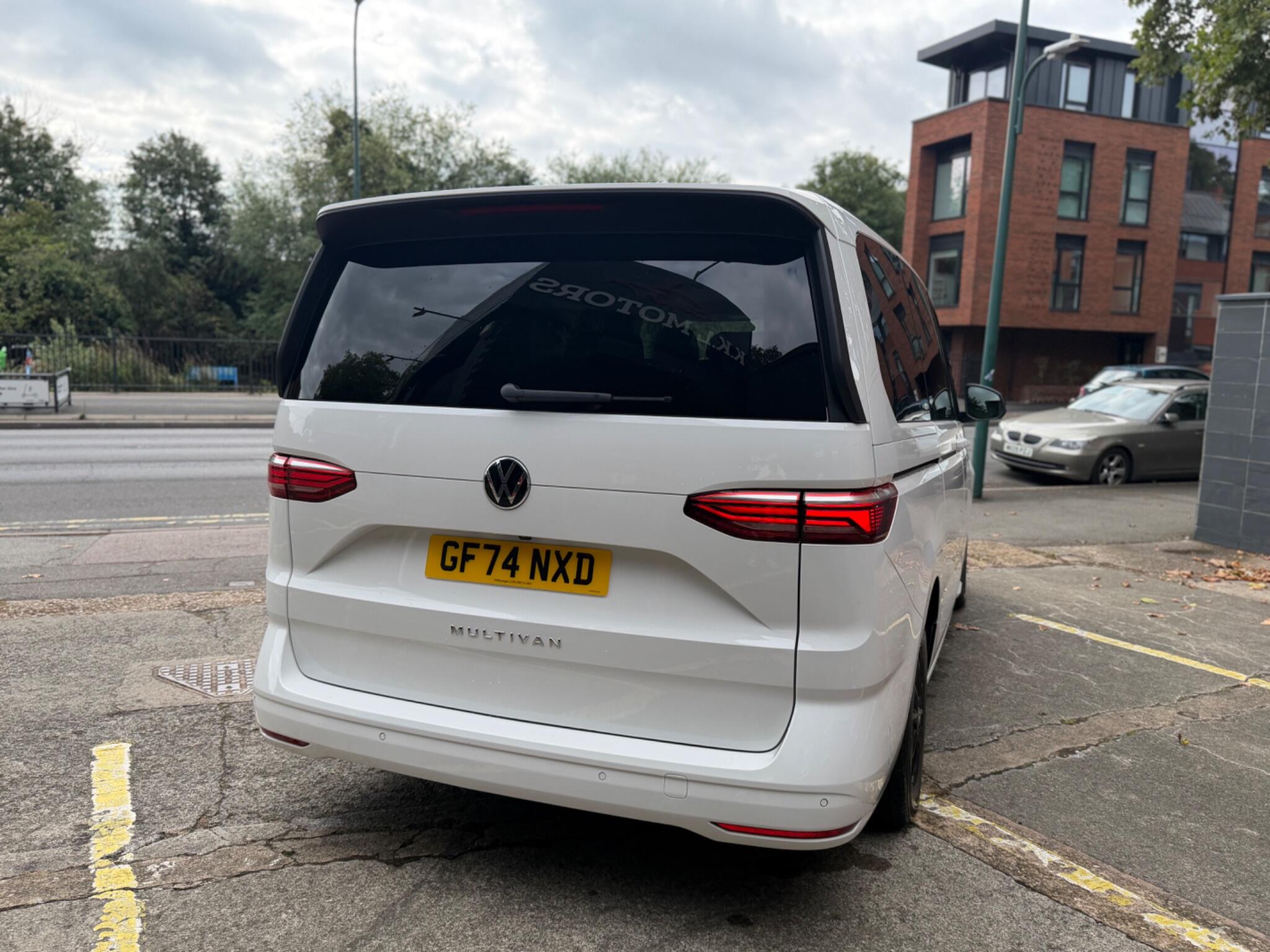 Volkswagen Multivan view 10