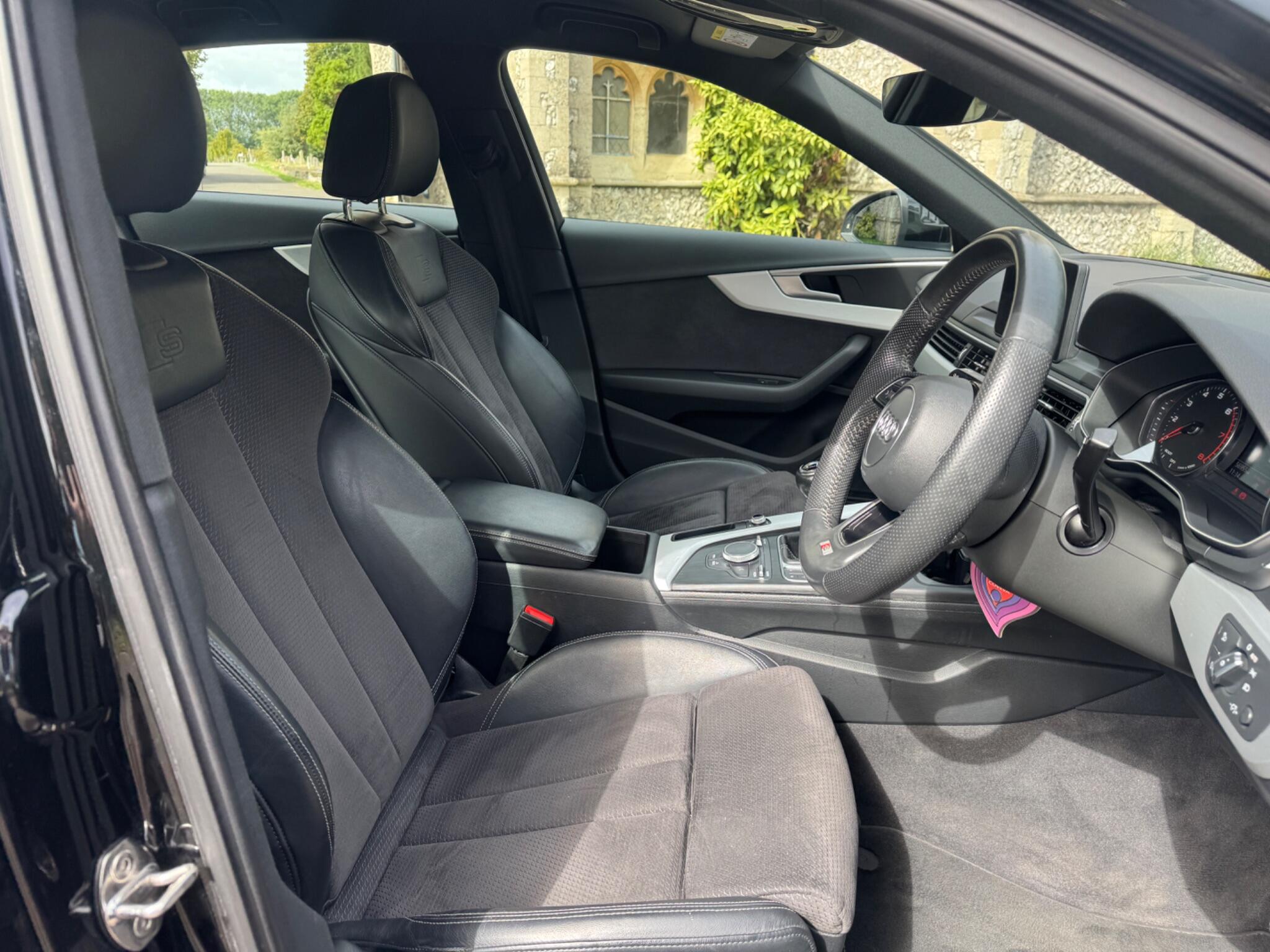 Audi A4 view 28
