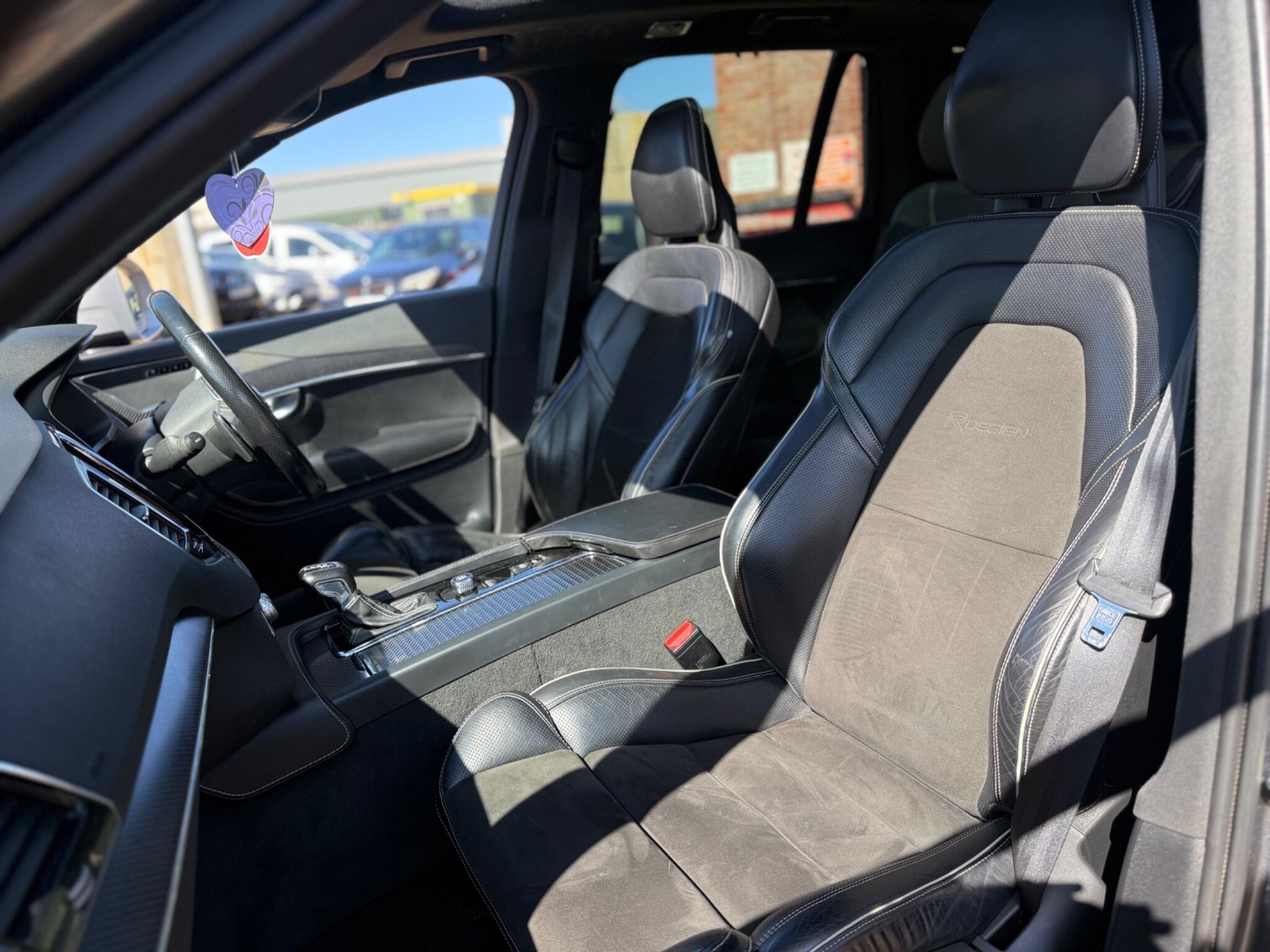 Volvo XC90 view 39