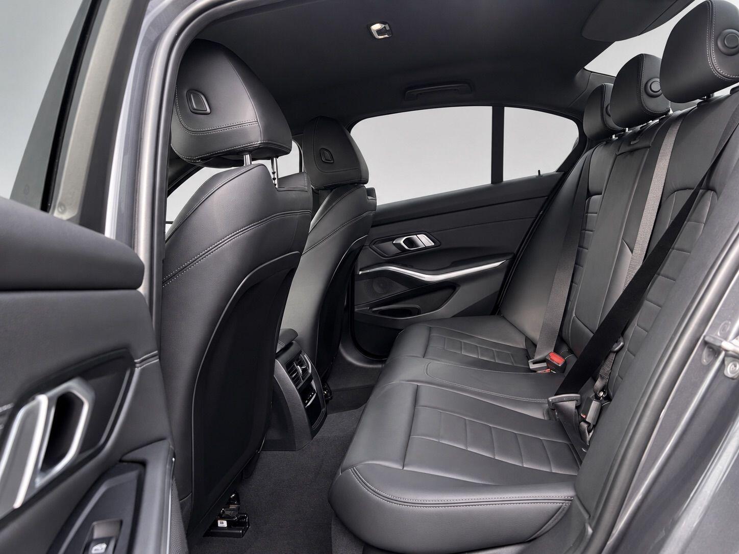 BMW 3 Series view 33