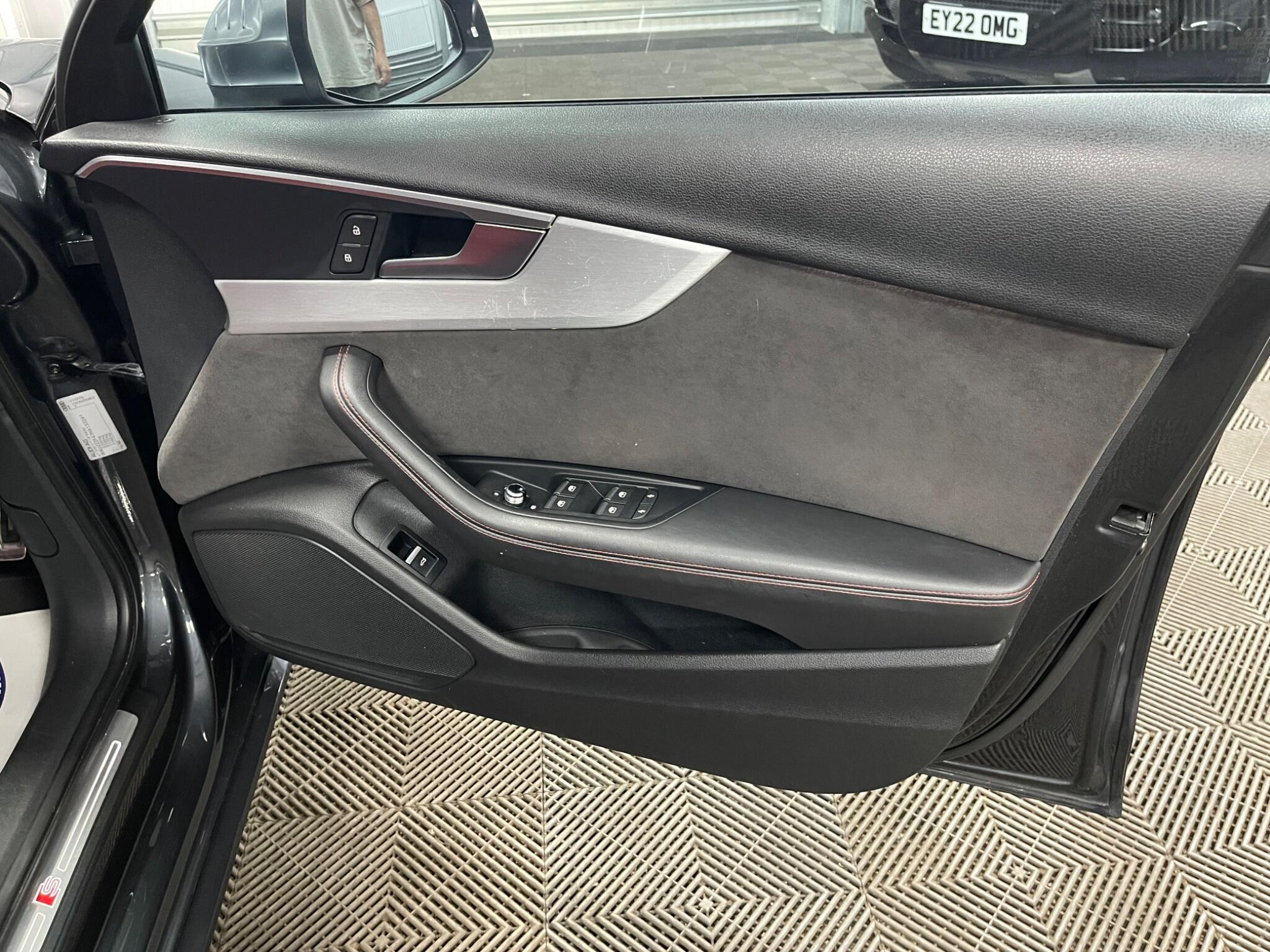 Audi S4 view 44