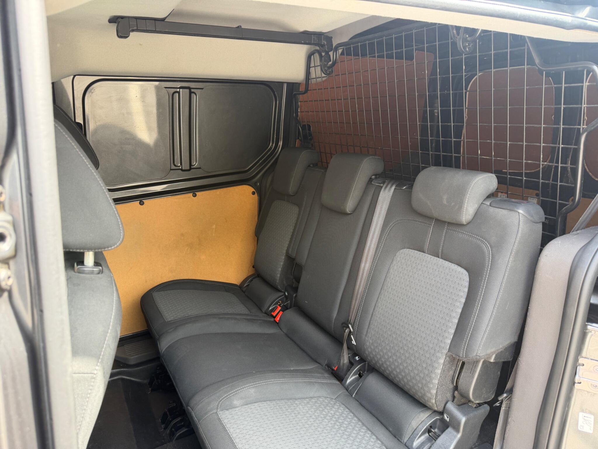 Ford Transit Connect view 25