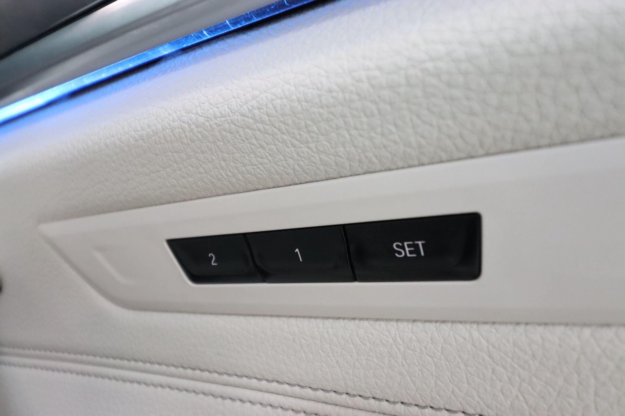 BMW 5 Series view 16