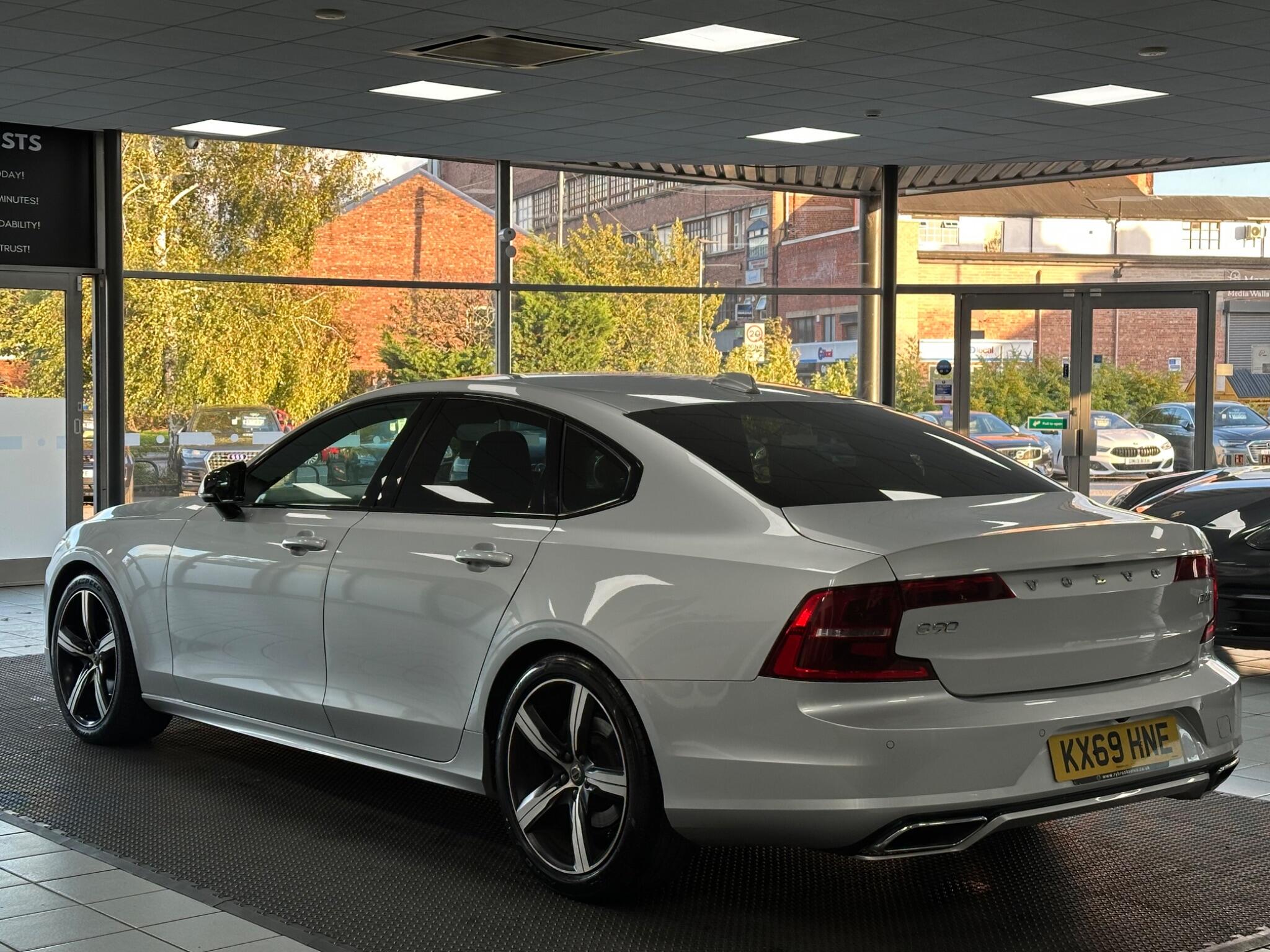 Volvo S90 view 10