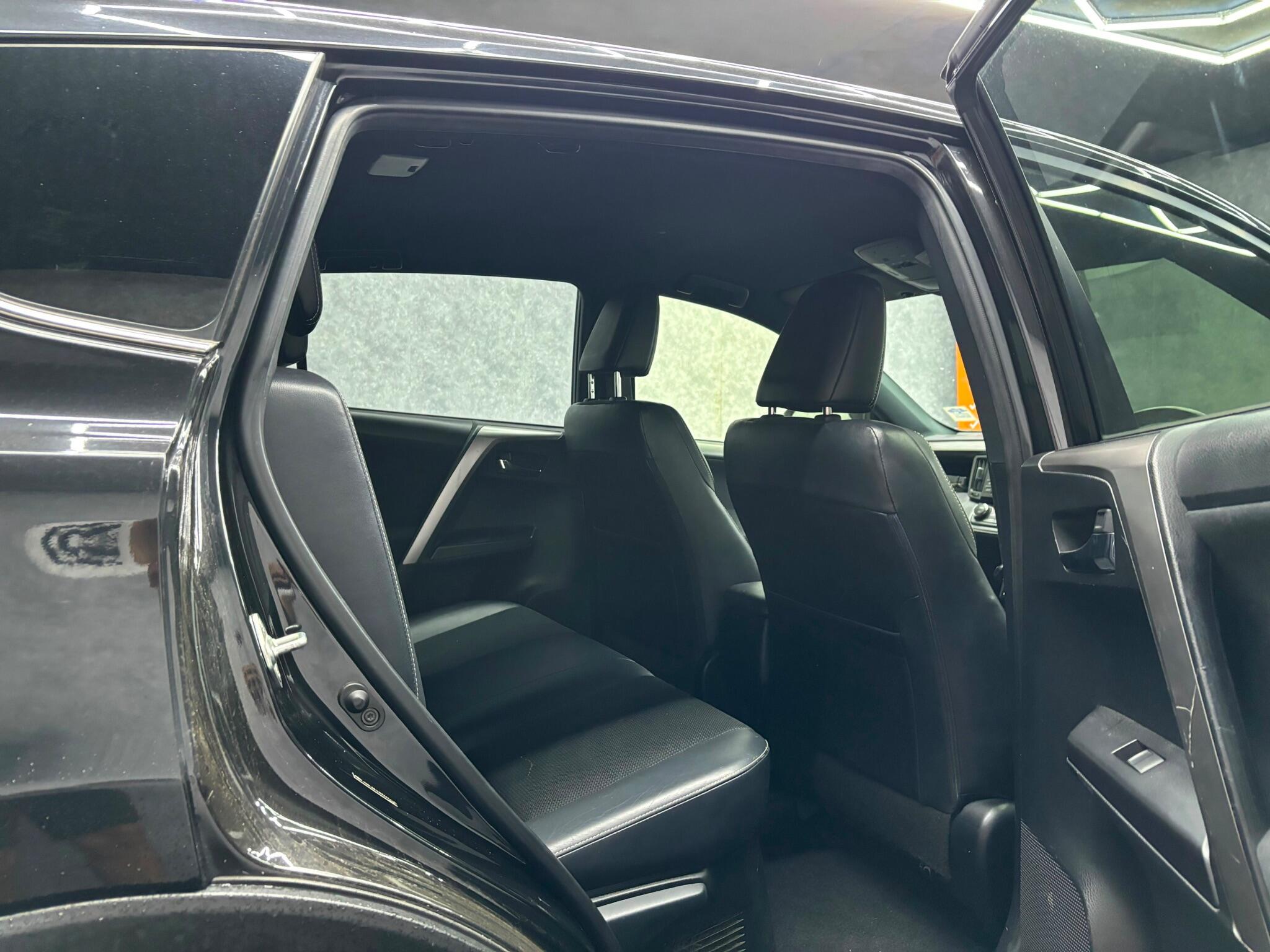 Toyota Rav4 view 11