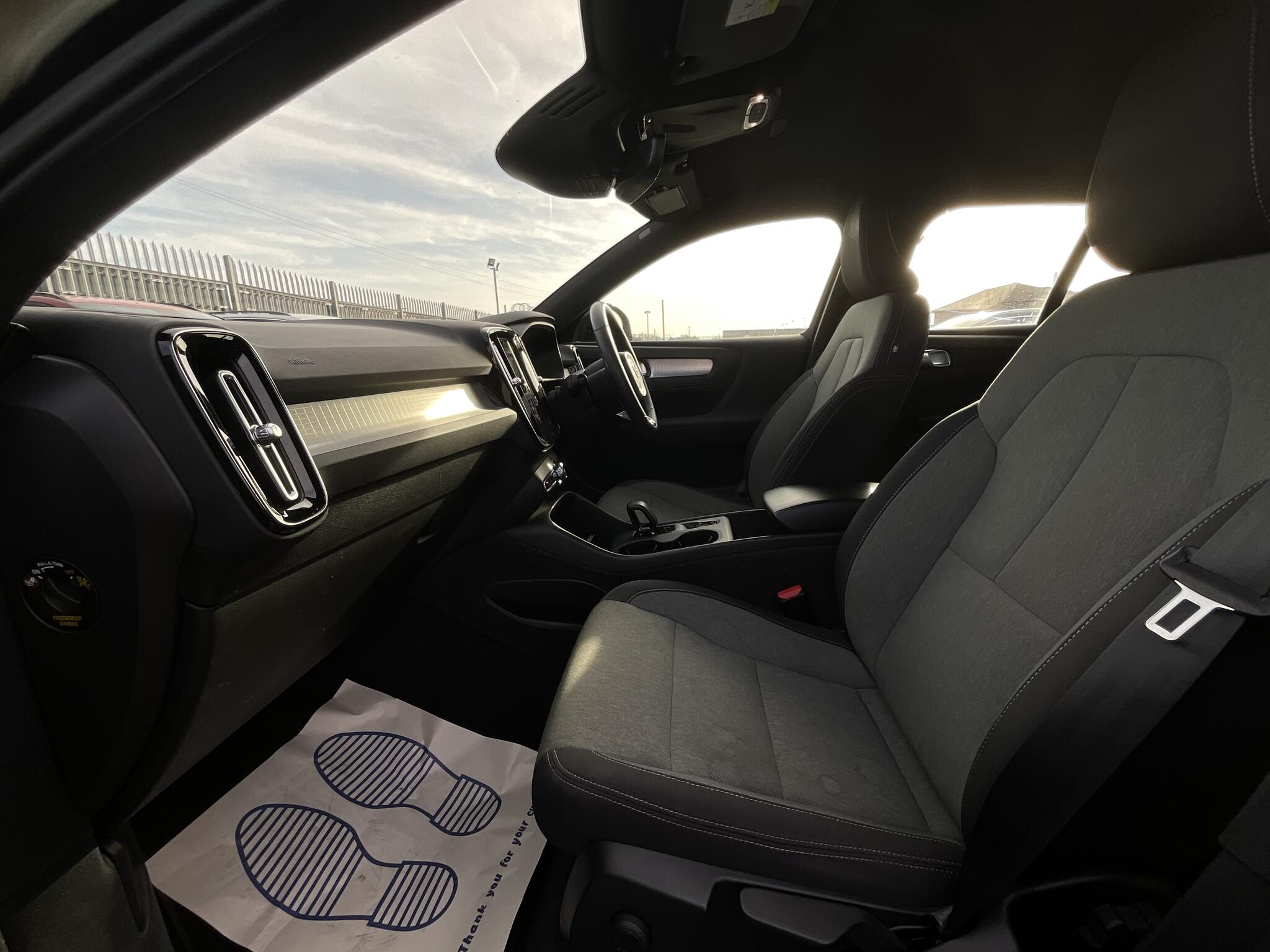 Volvo XC40 view 16