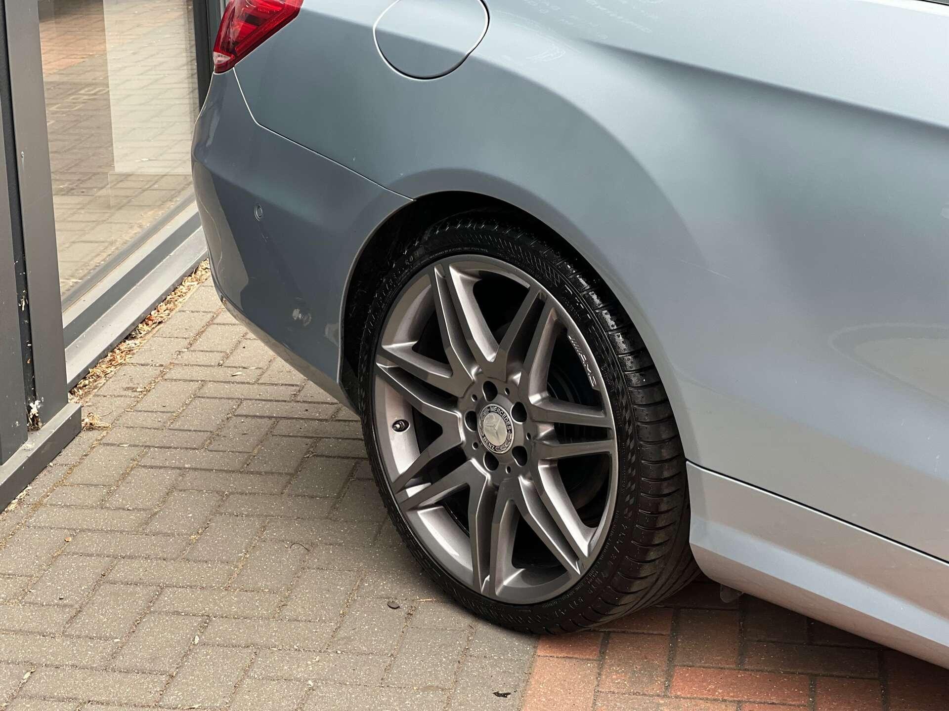 Mercedes-Benz E-Class view 41
