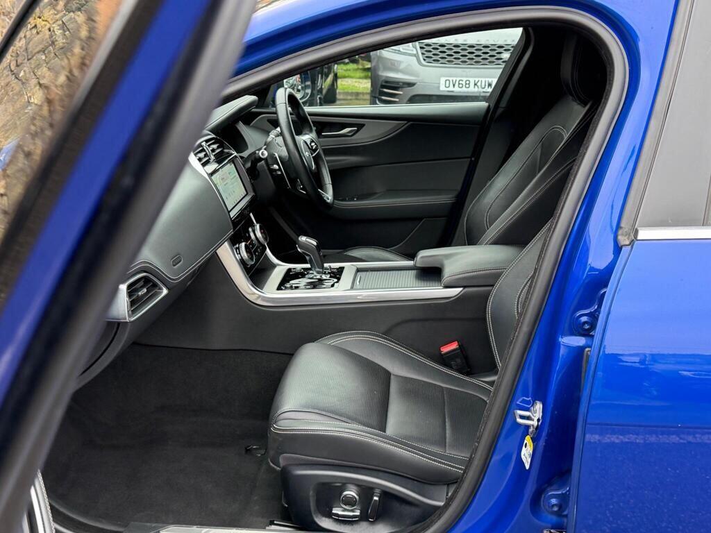 Jaguar XE view 15