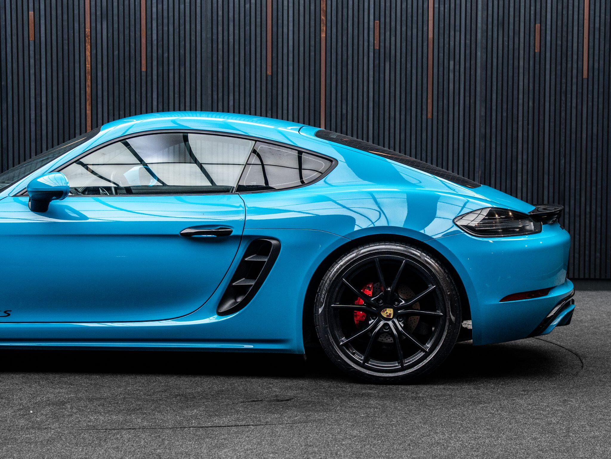 Porsche Cayman view 17