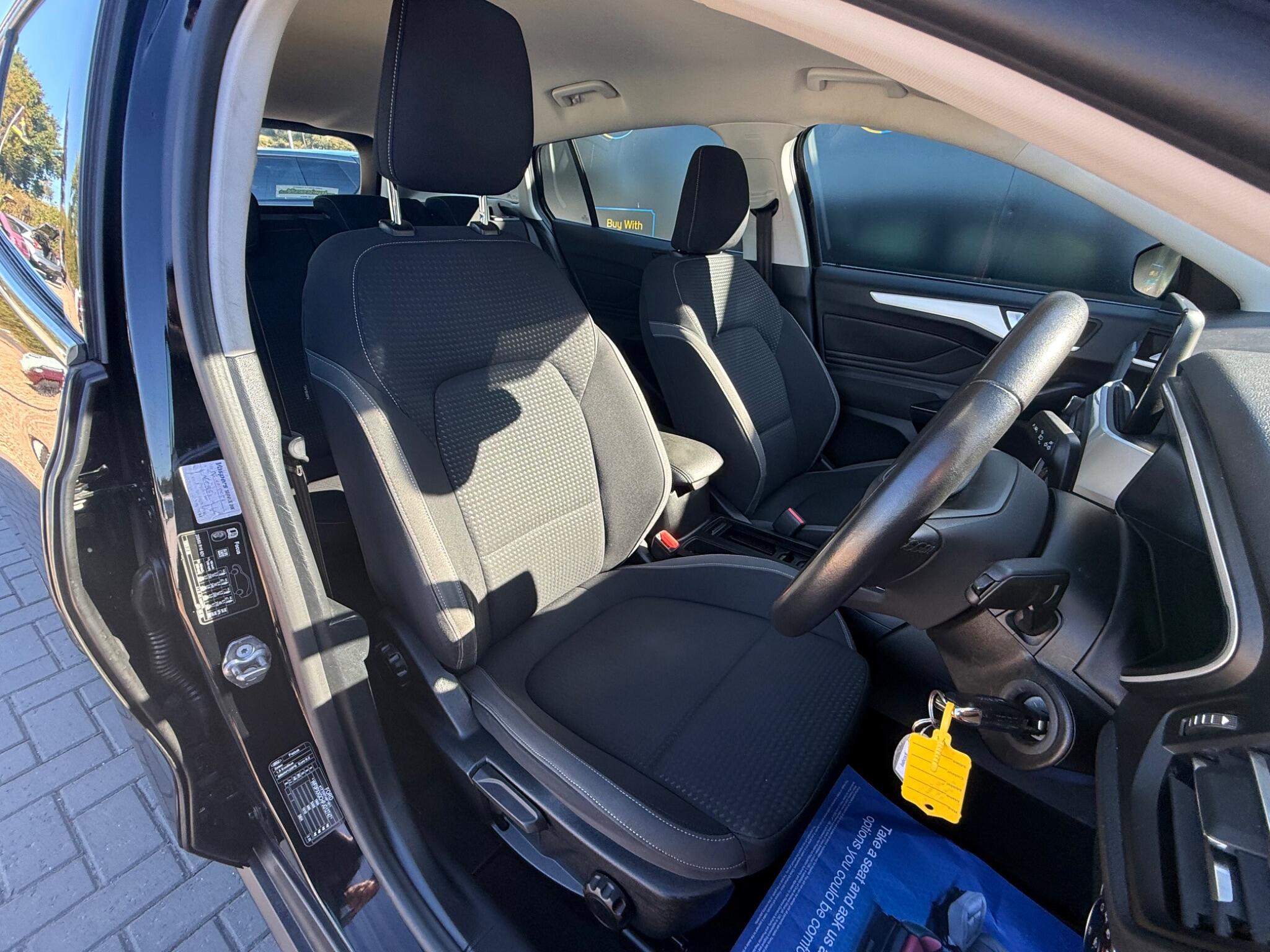 Ford Focus view 15