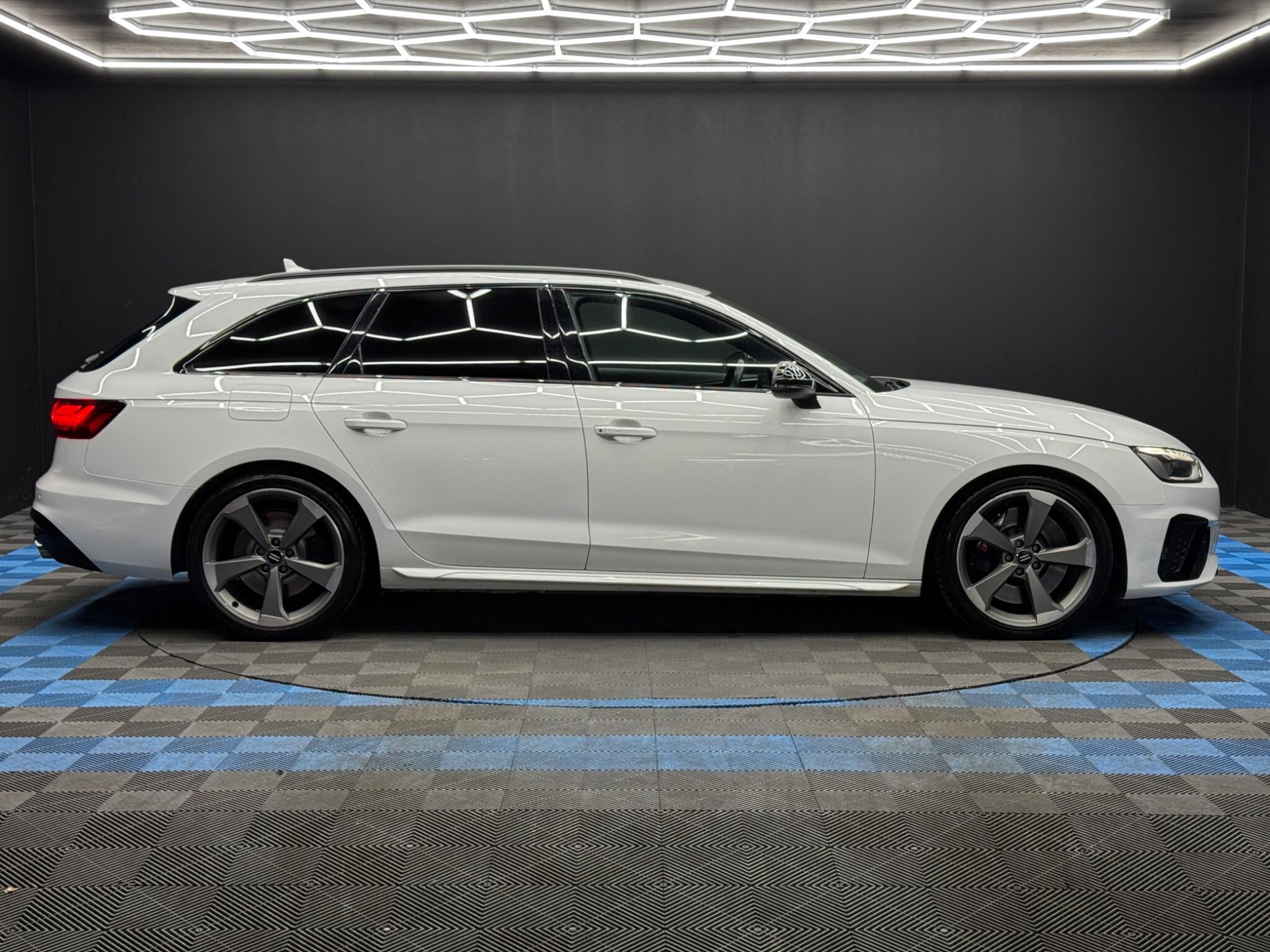 Audi S4 view 4