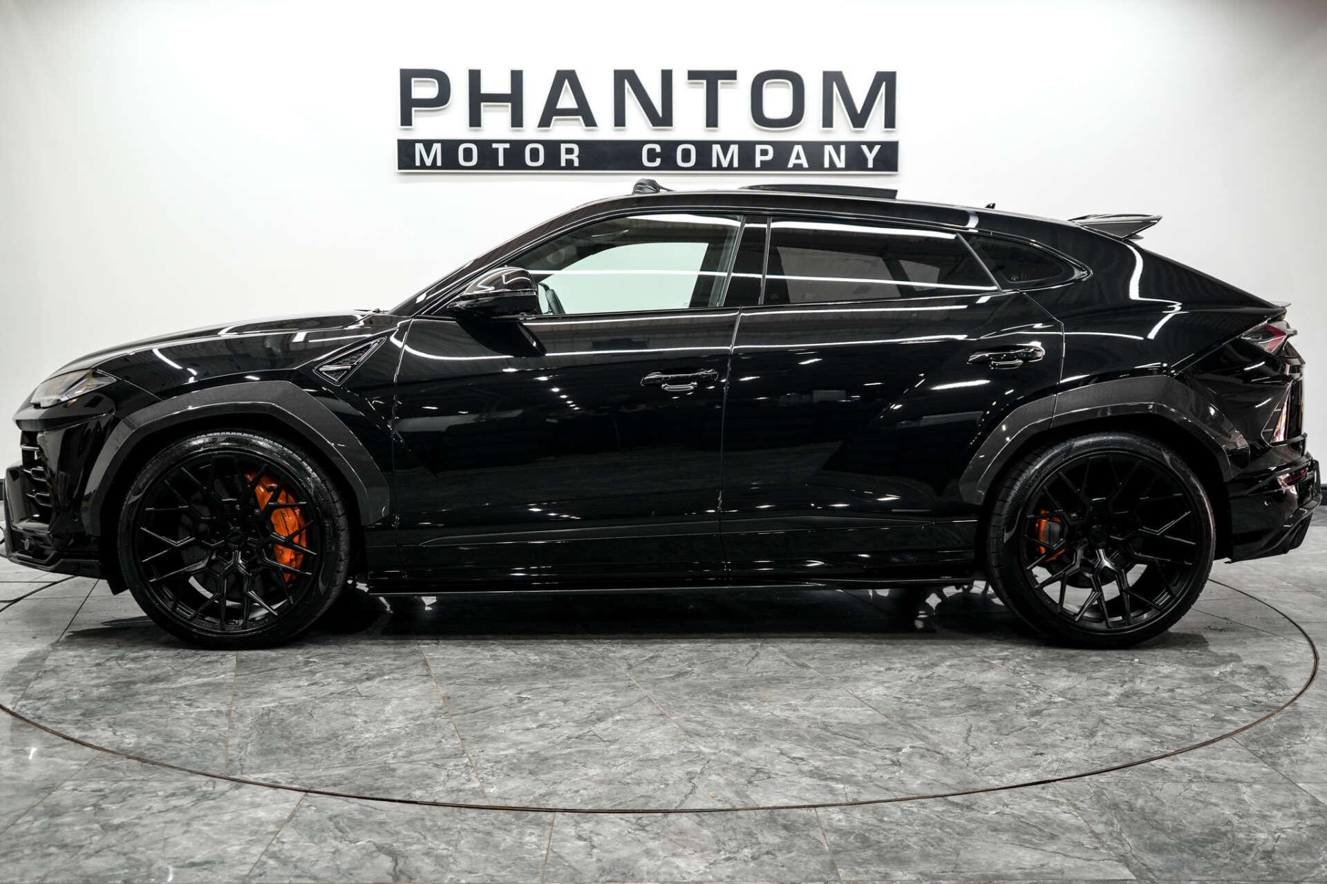 Lamborghini Urus view 3