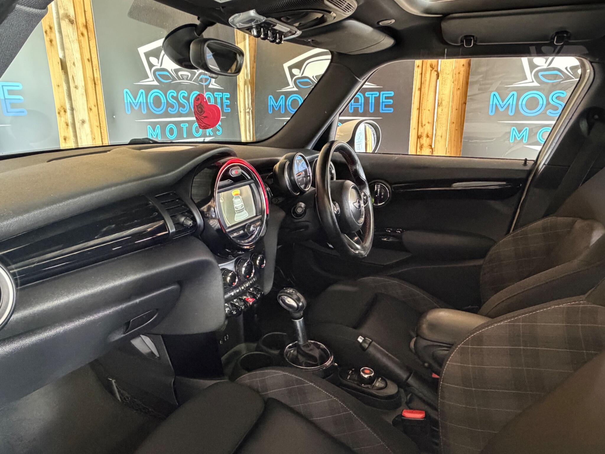 Mini Hatch view 14
