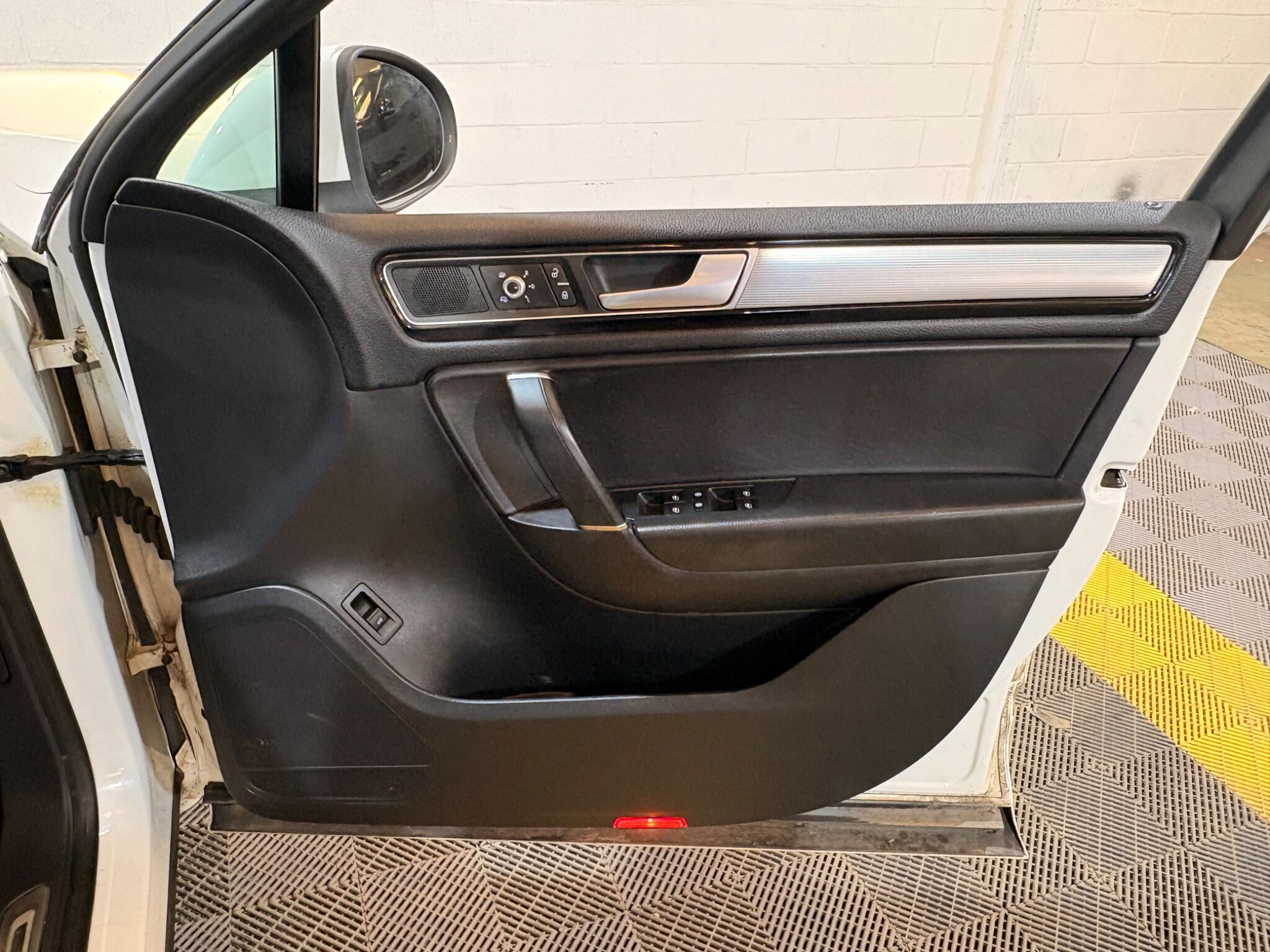Volkswagen Touareg view 41