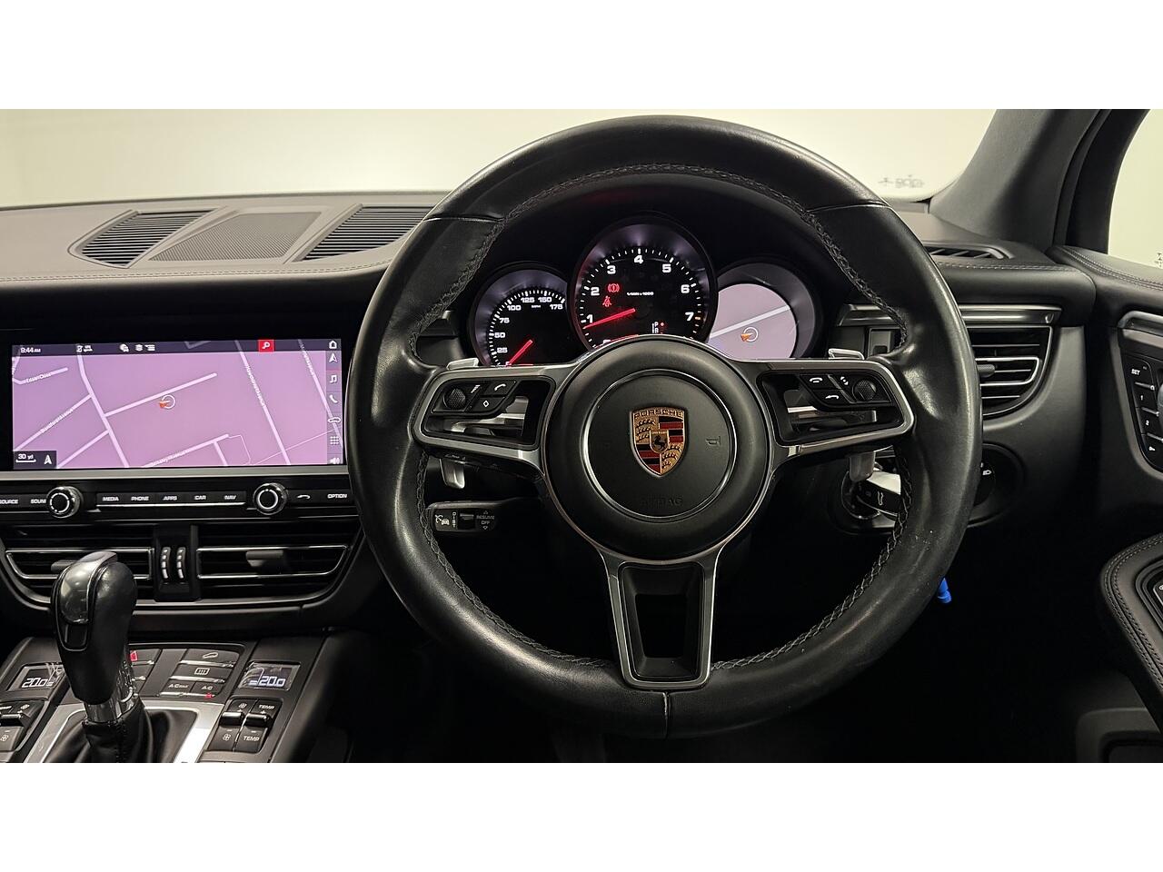 Porsche Macan view 23