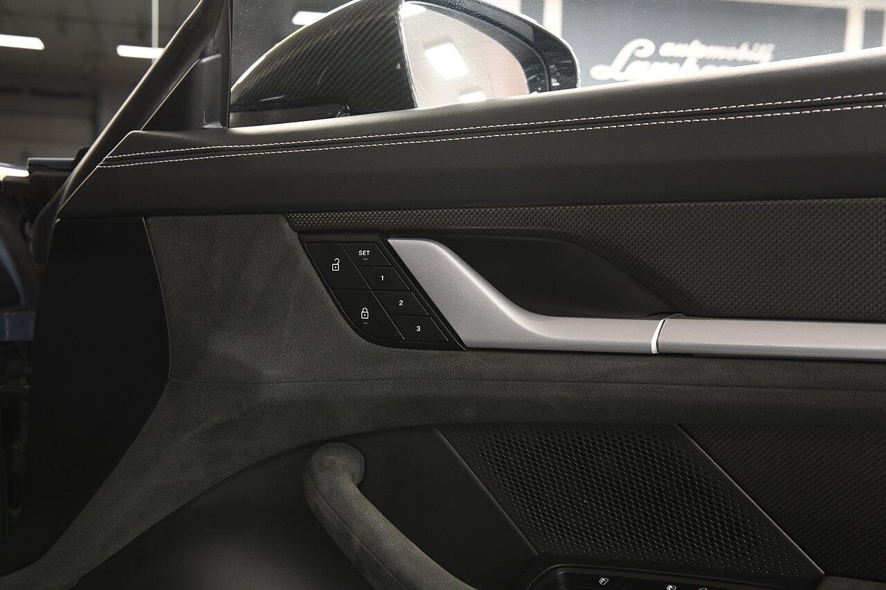 Porsche Taycan view 25