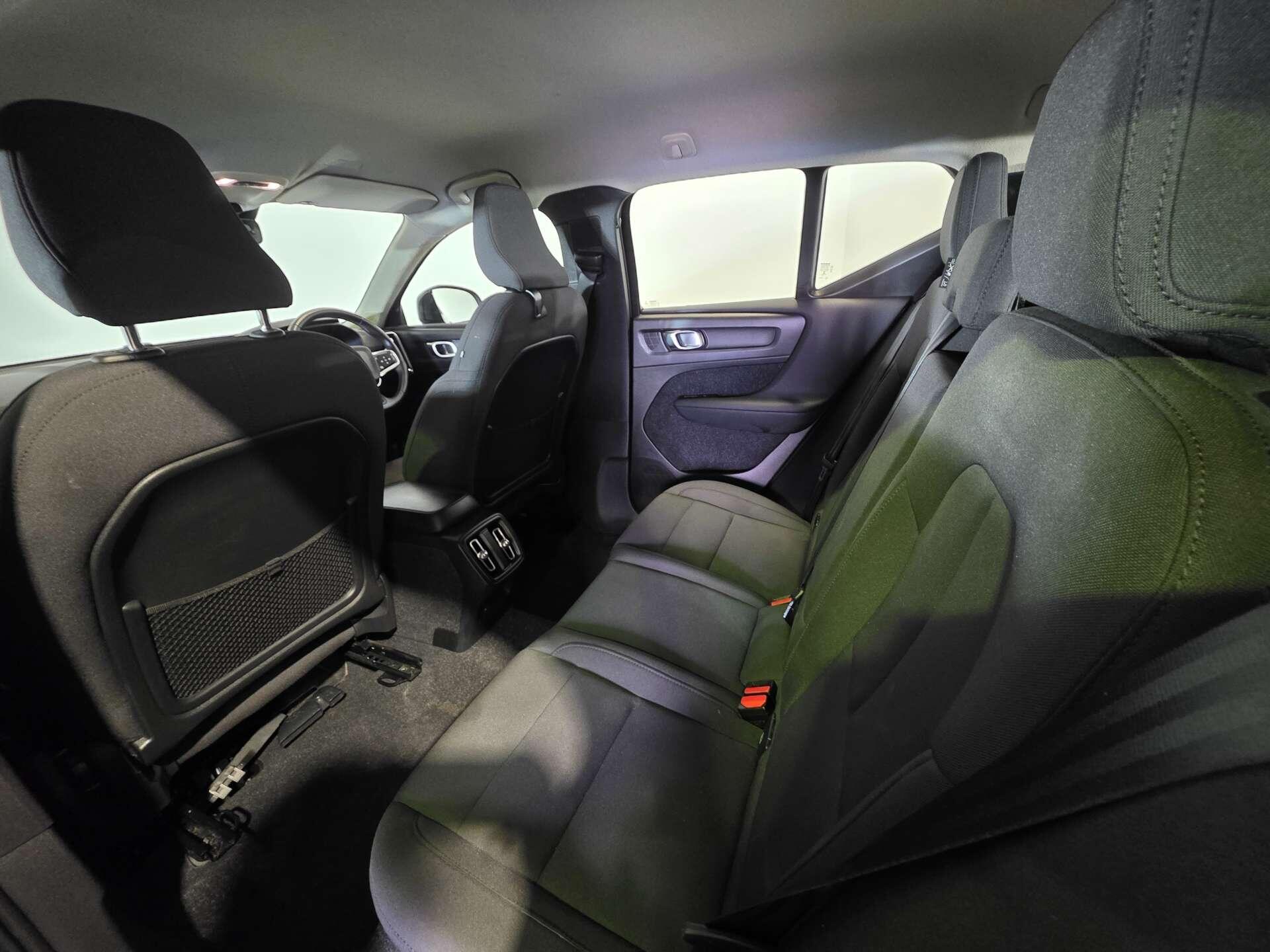 Volvo XC40 view 36