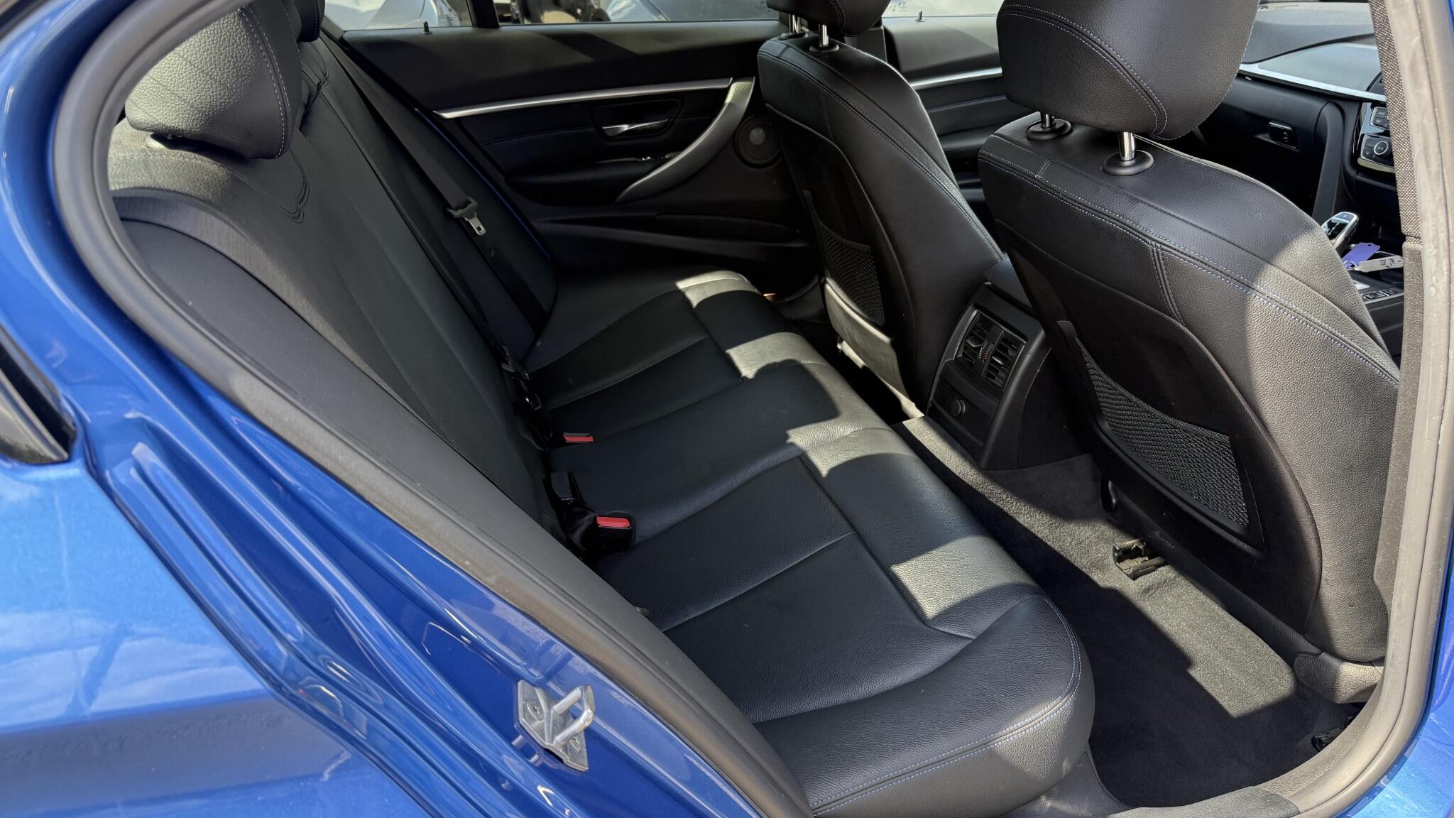 BMW 3 Series view 30