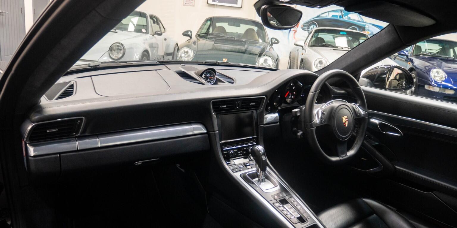 Porsche 911 view 17
