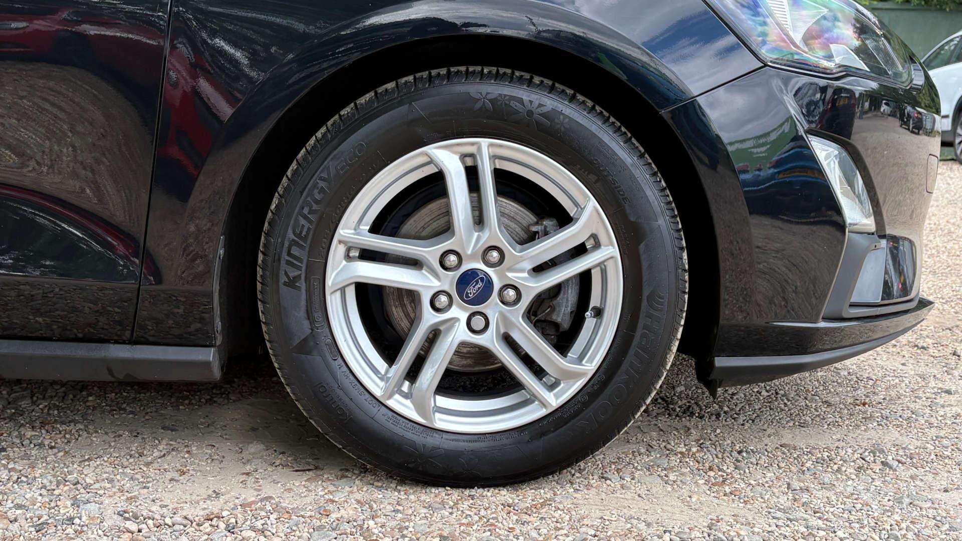 Ford Focus view 35