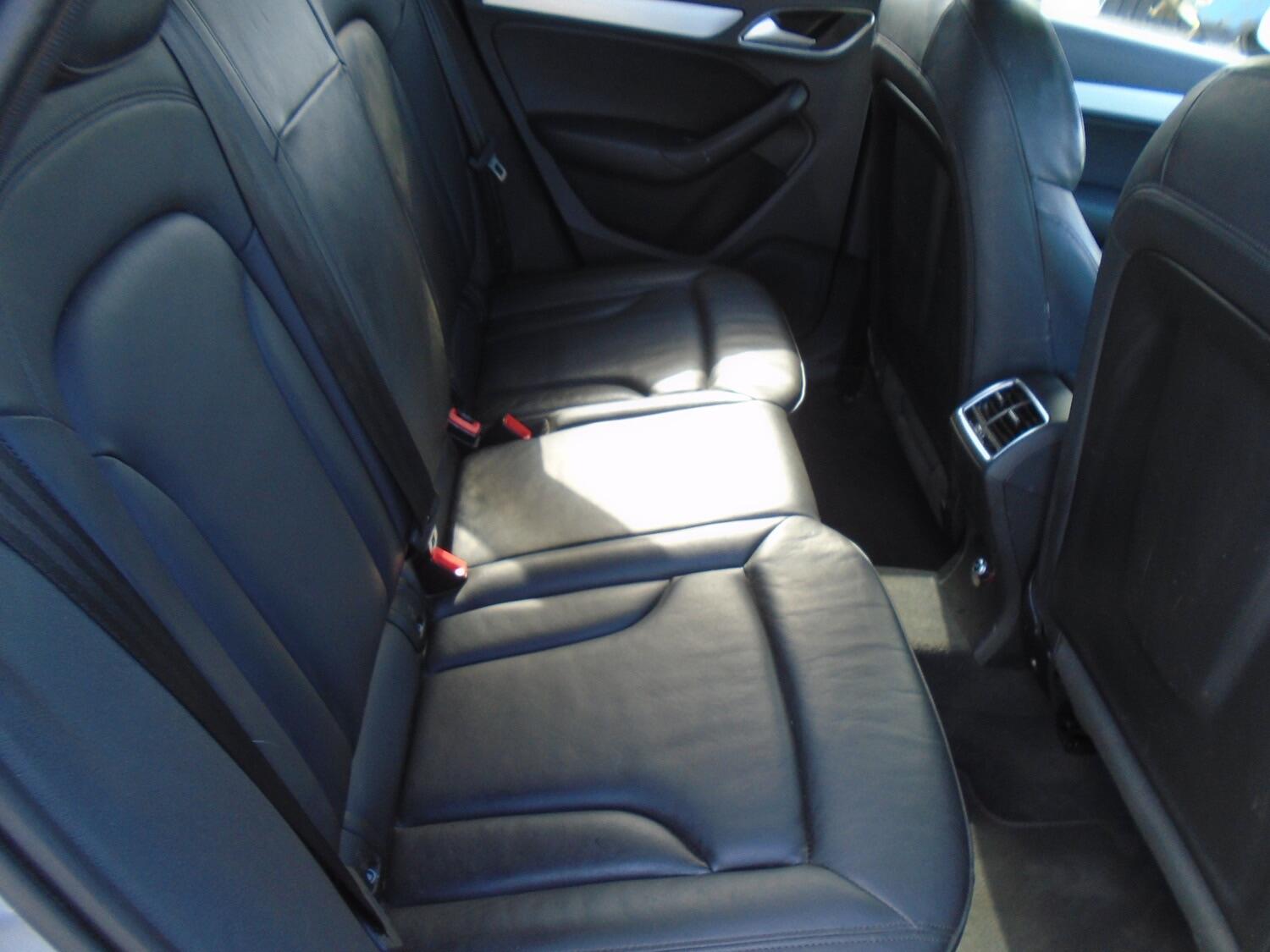 Audi Q3 view 9