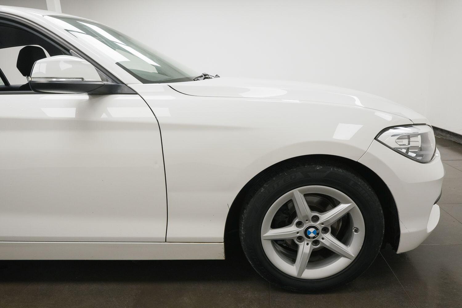 BMW 1 Series view 16