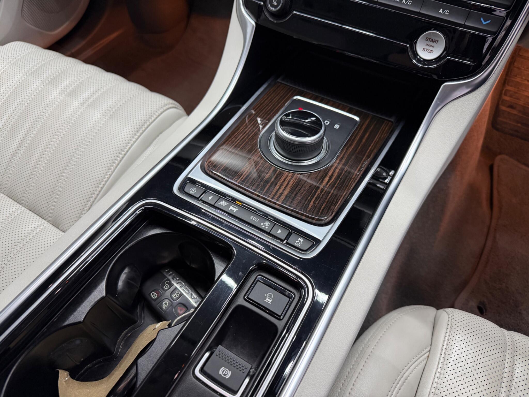 Jaguar XF view 20