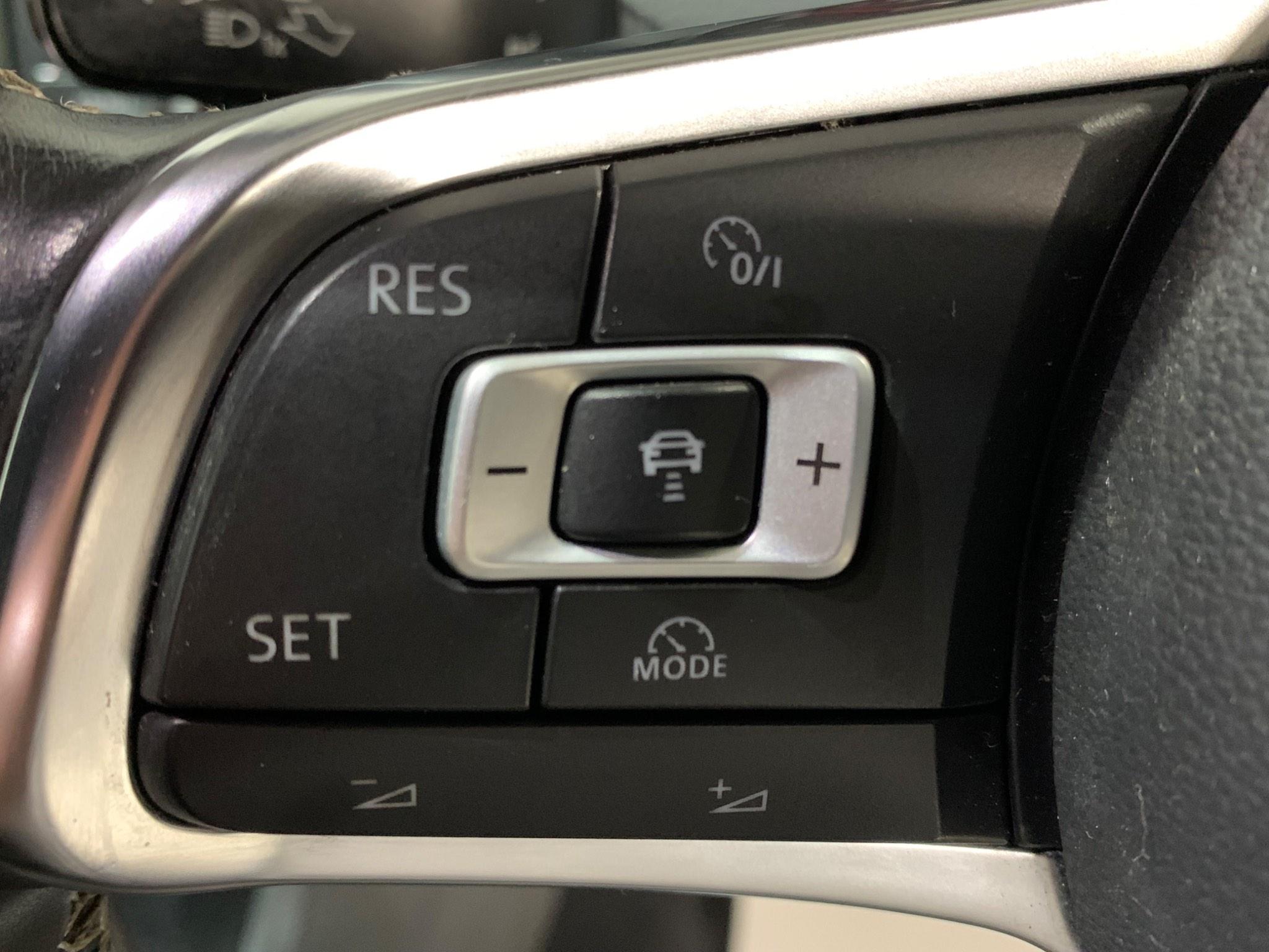 Volkswagen Golf view 23