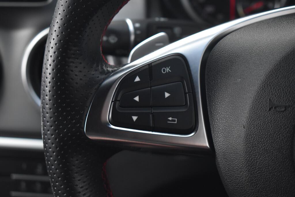 Mercedes-Benz Gla view 56