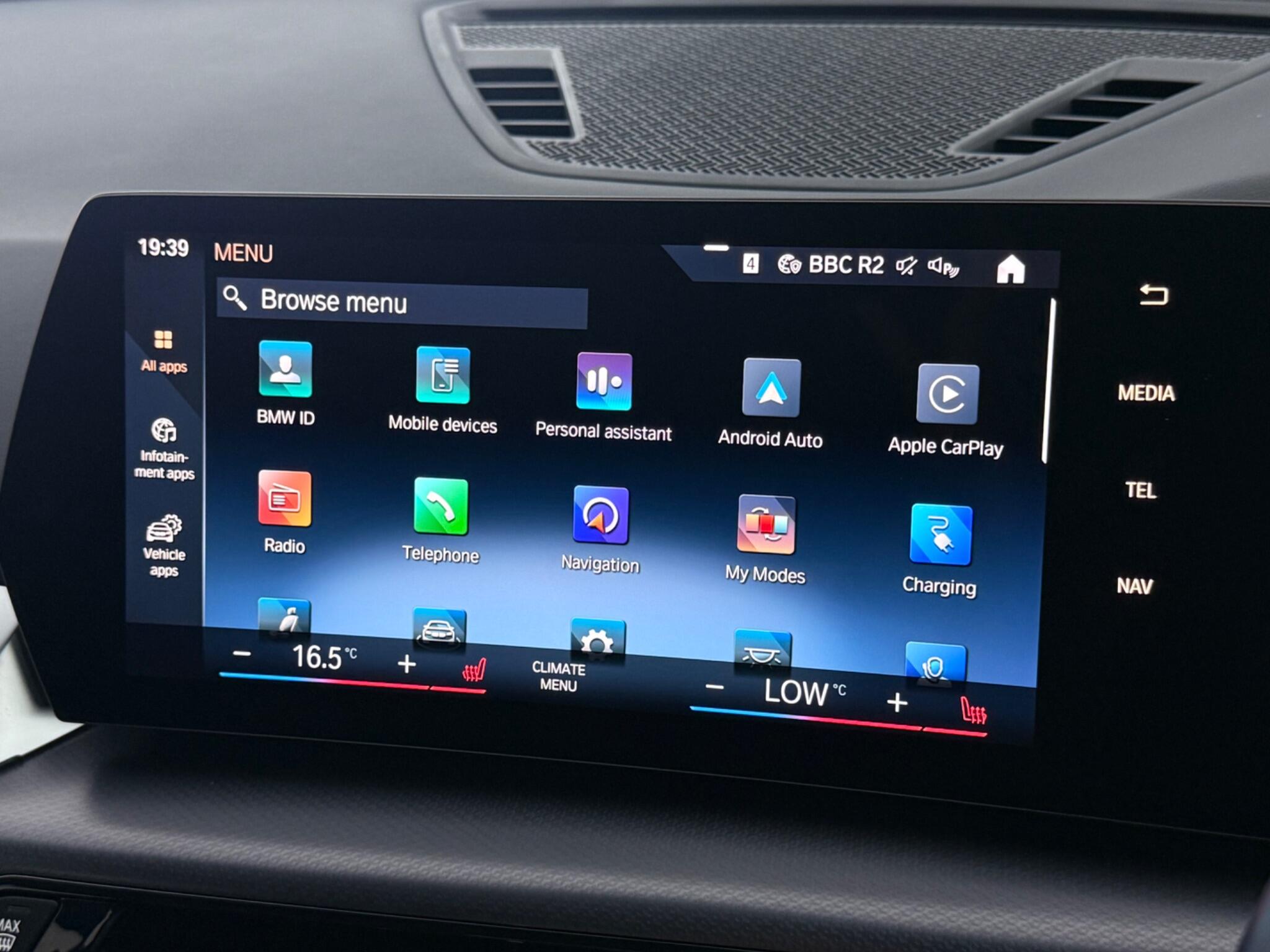 BMW Ix1 view 40
