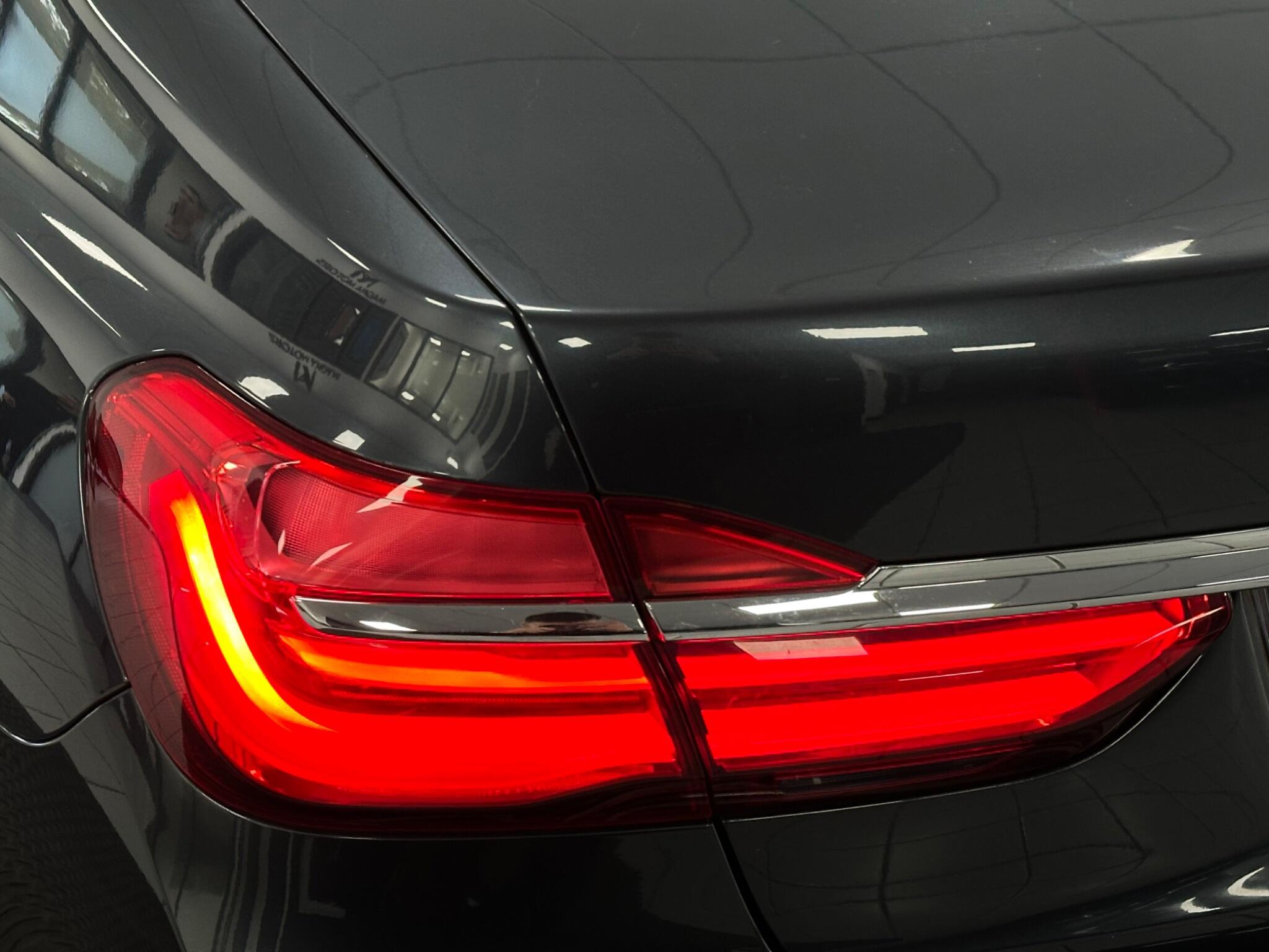 BMW 7 Series view 41