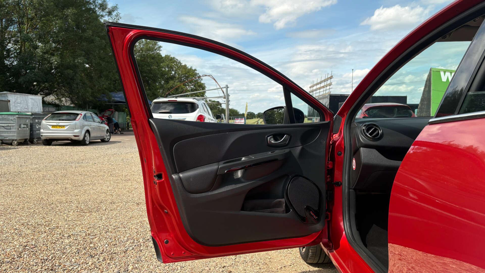Renault Clio view 36