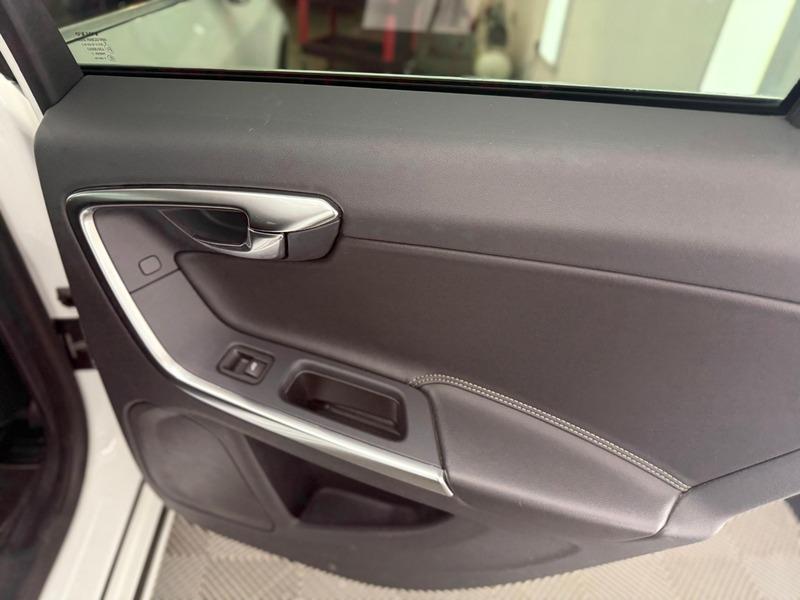2013 Volvo V60 image 28