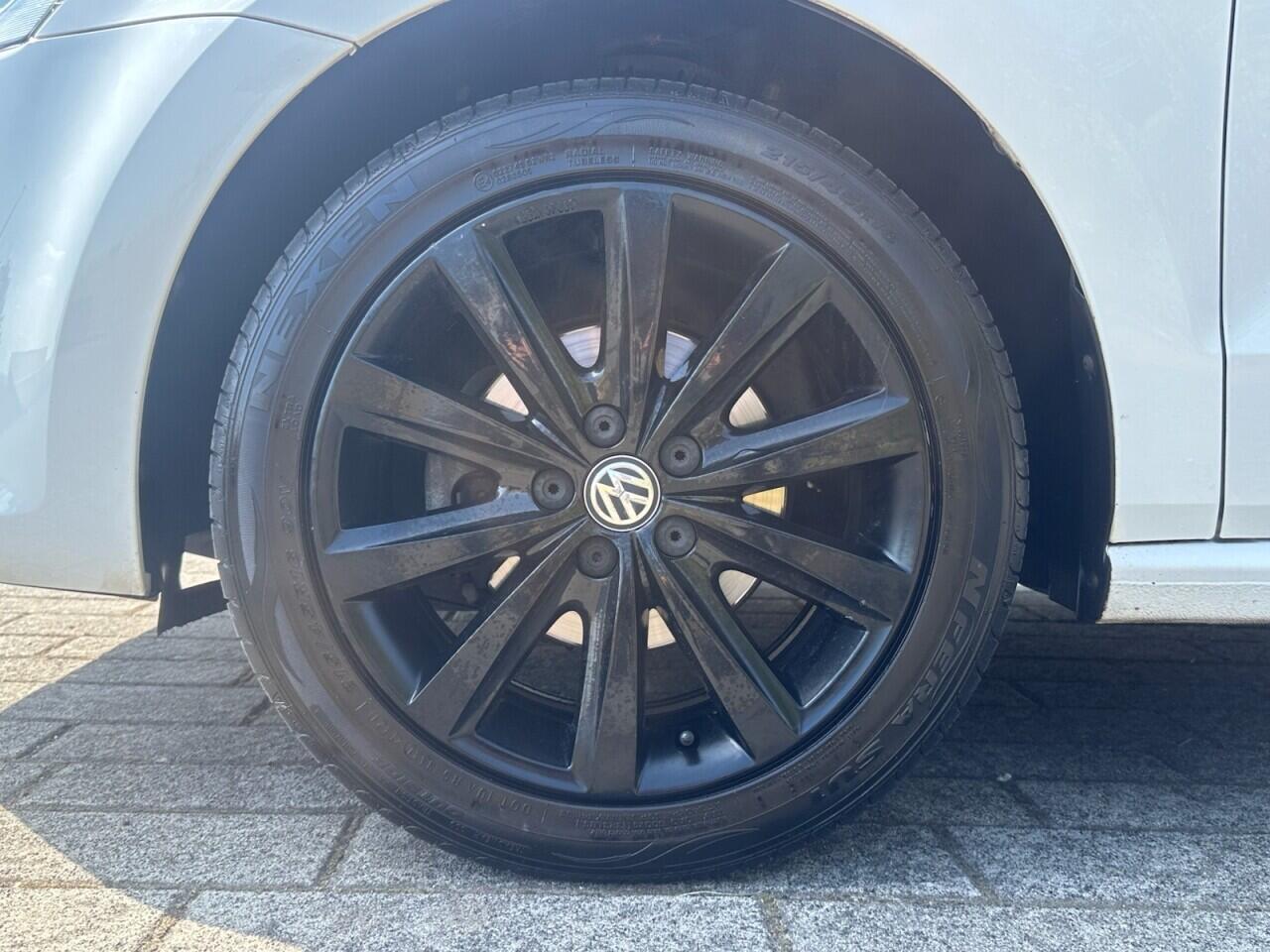 Volkswagen Polo view 4