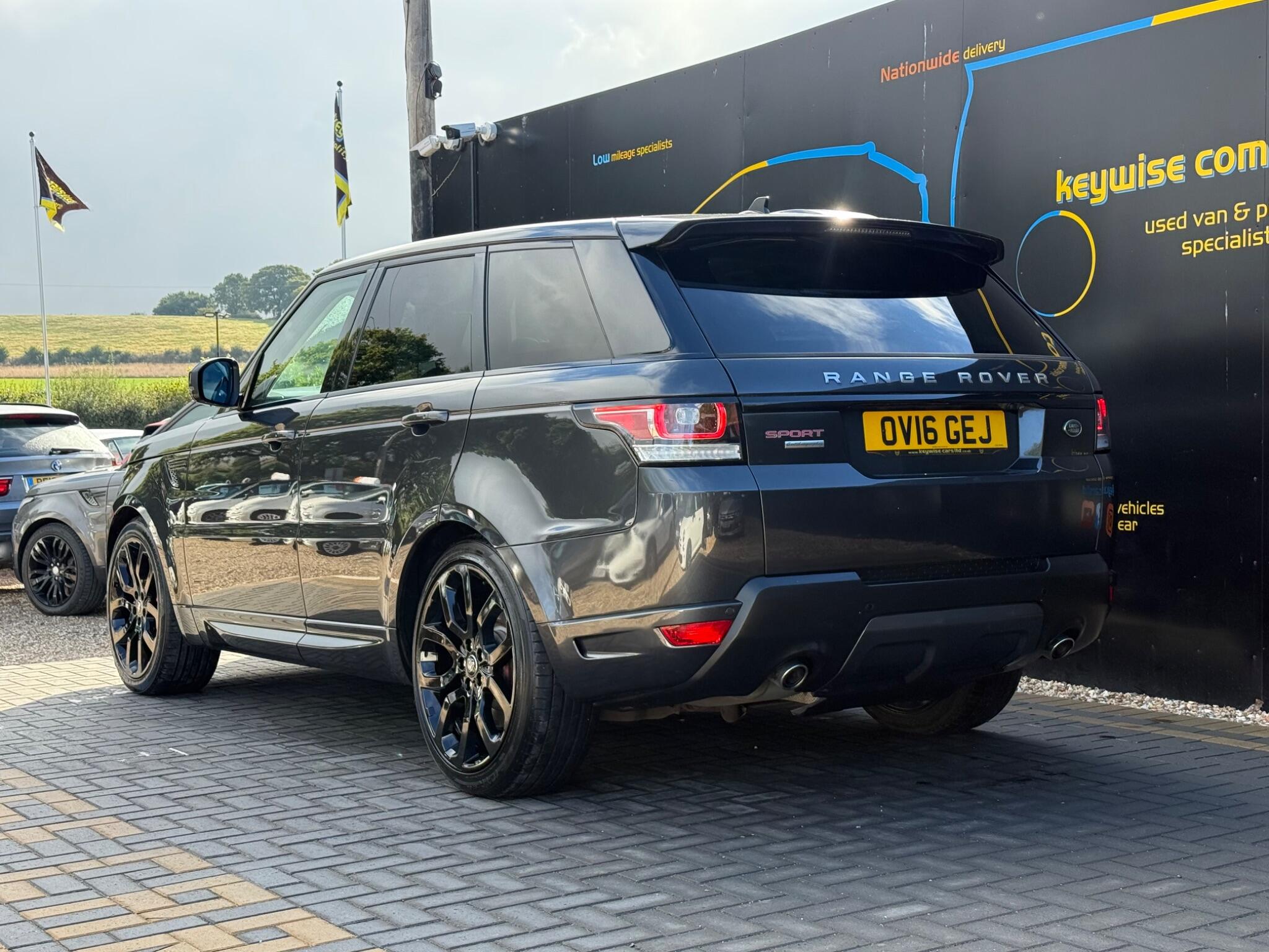 Land Rover Range Rover Sport view 3