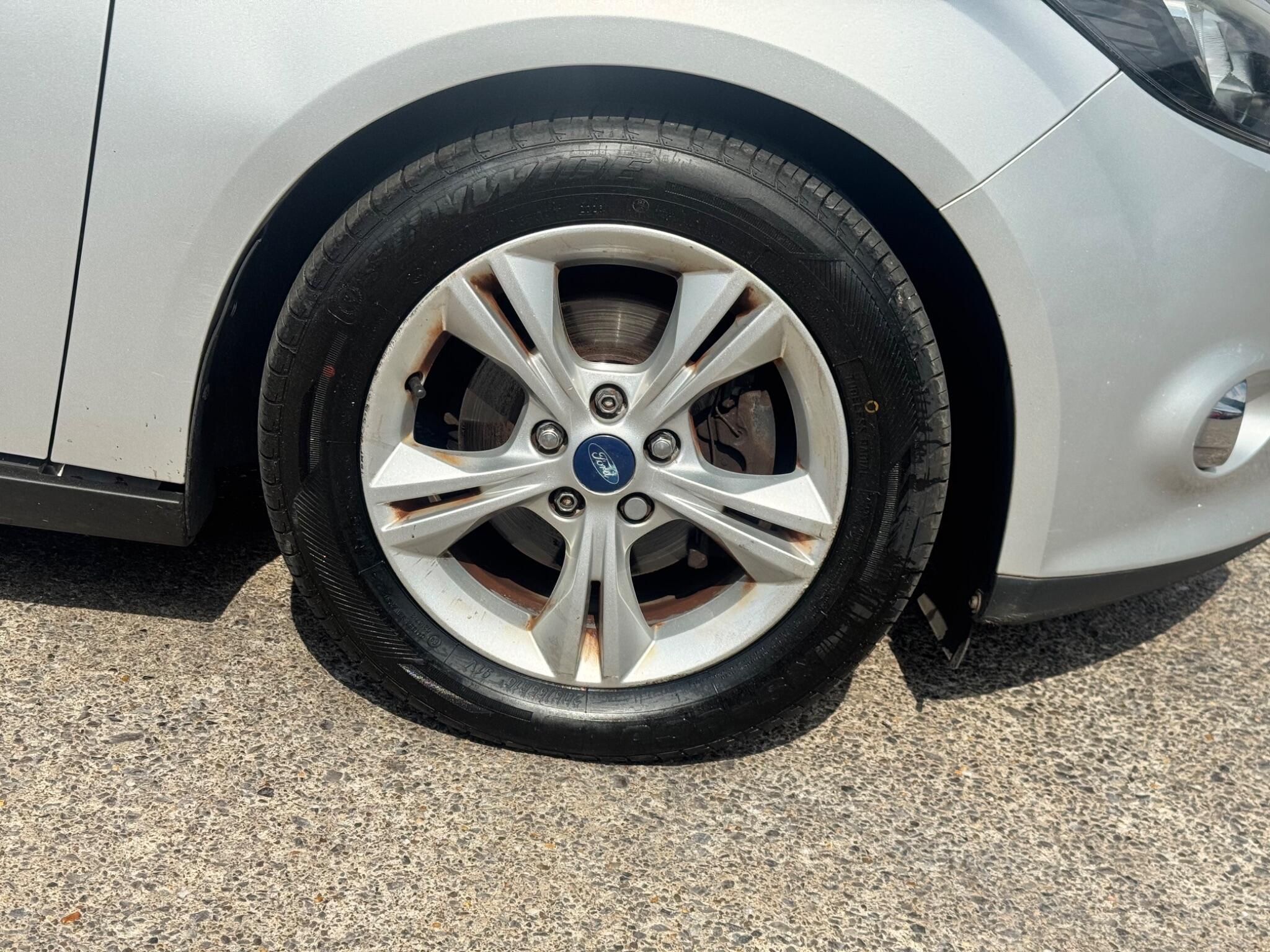 Ford Focus view 26