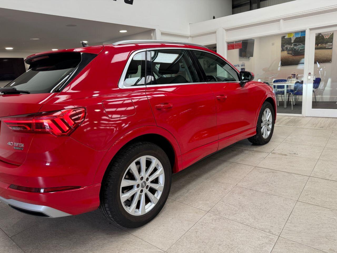 Audi Q3 view 19