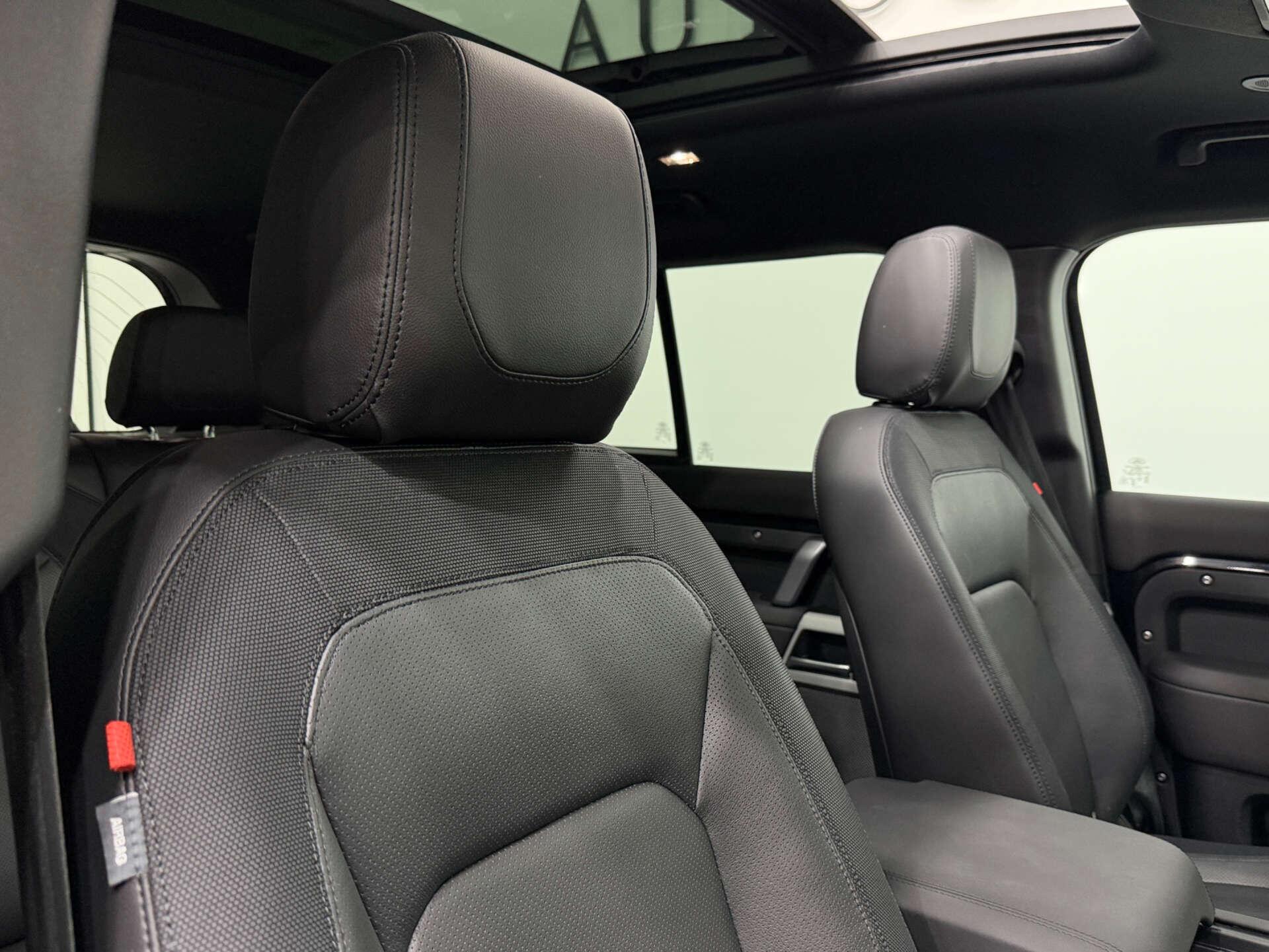 Land Rover Defender view 36