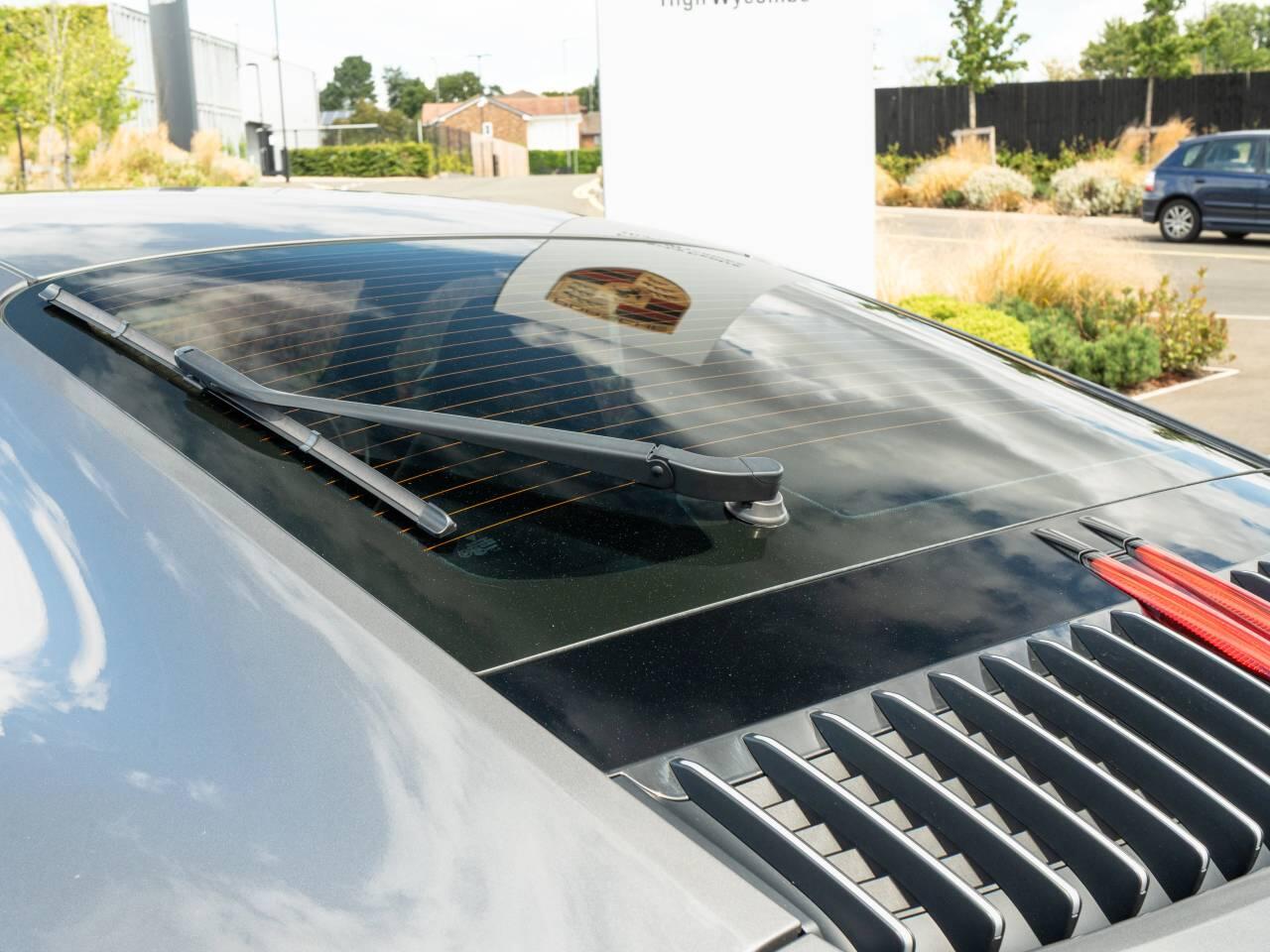 Porsche 911 view 11