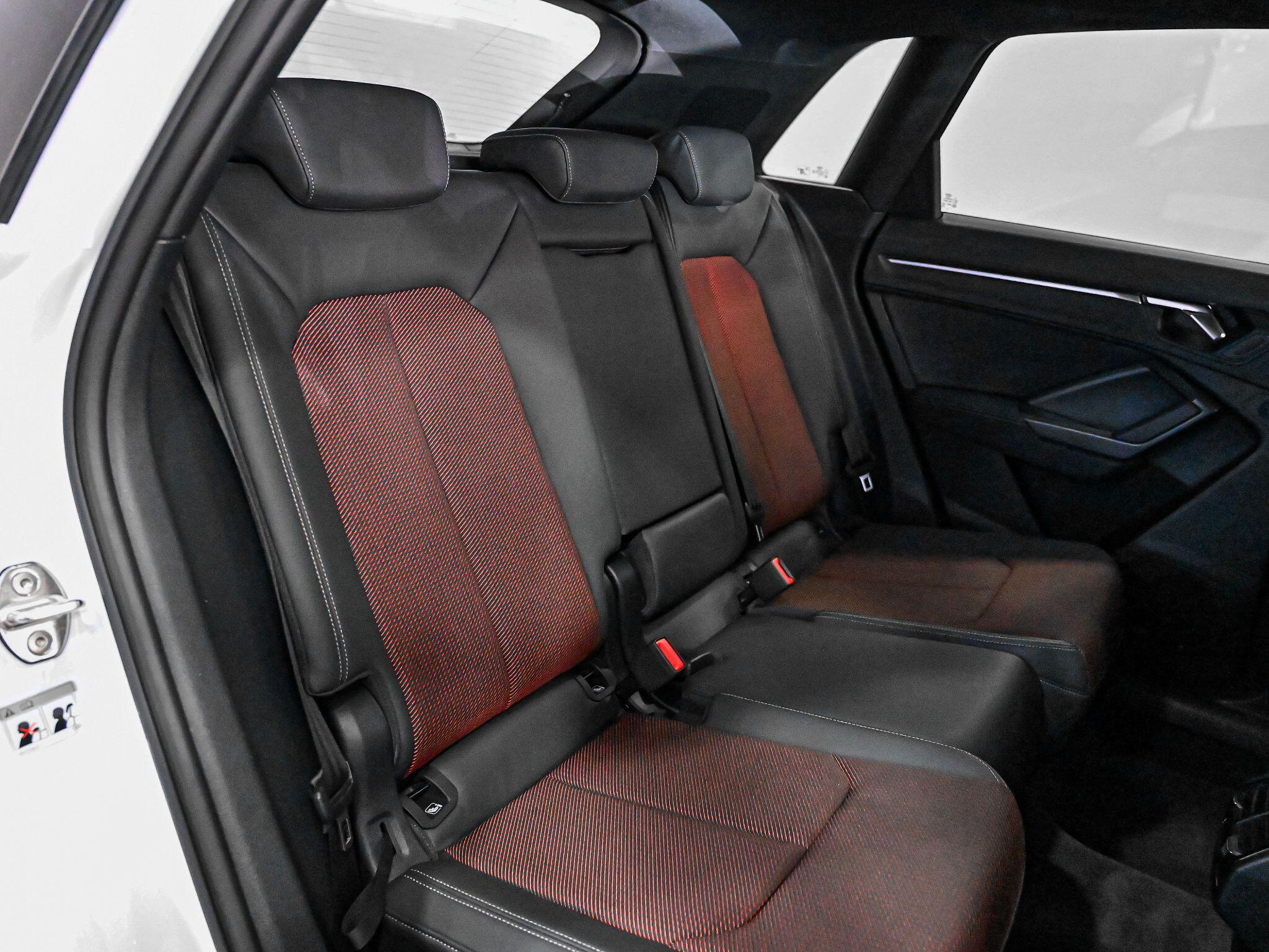 Audi Q3 view 33