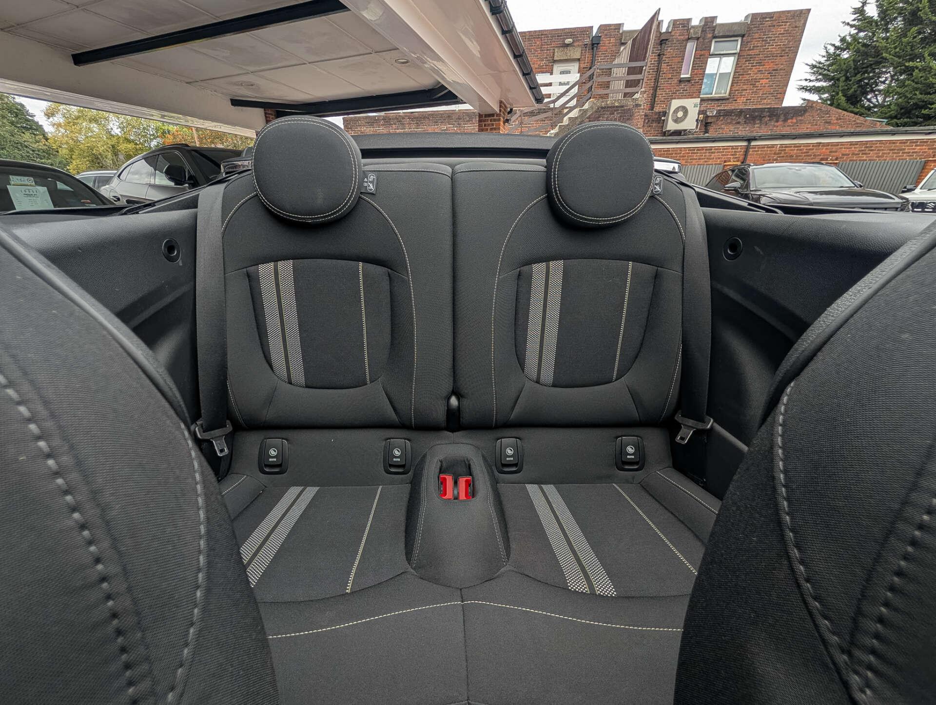 Mini Convertible view 34