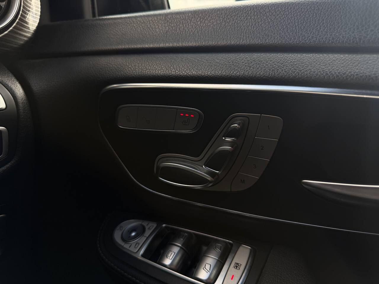 Mercedes-Benz Eqv view 40