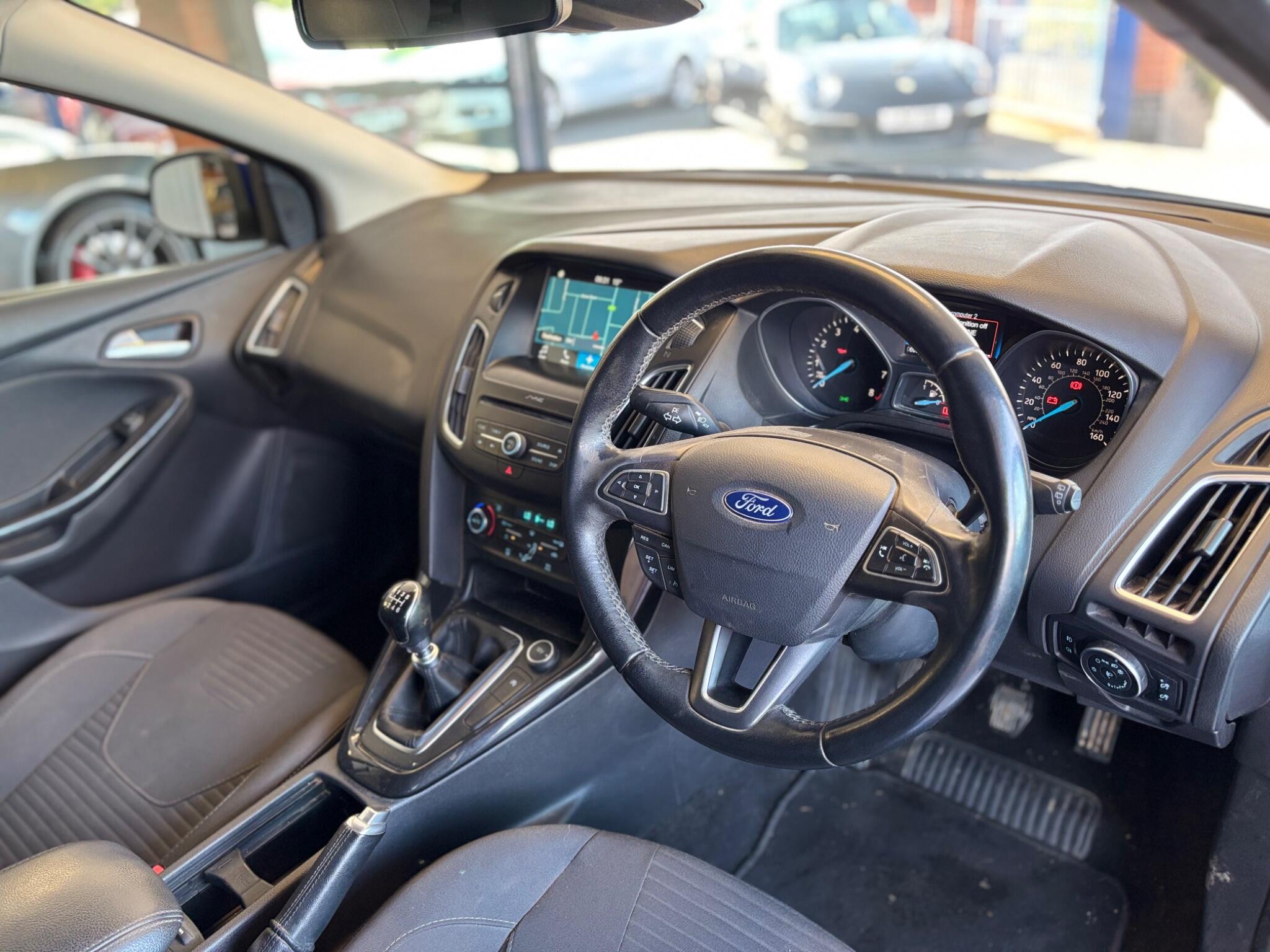Ford Focus view 9