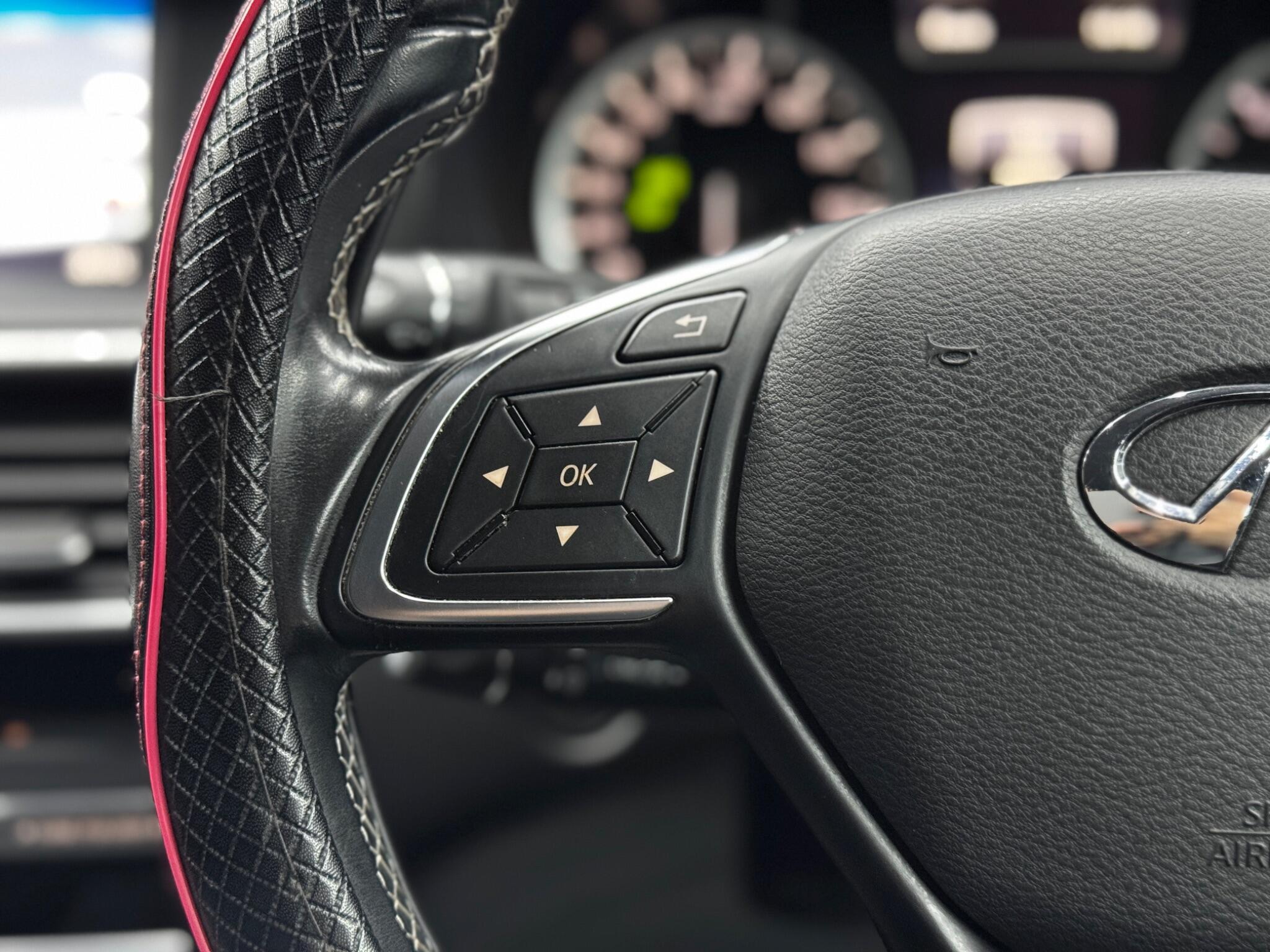 Infiniti Q30 view 20