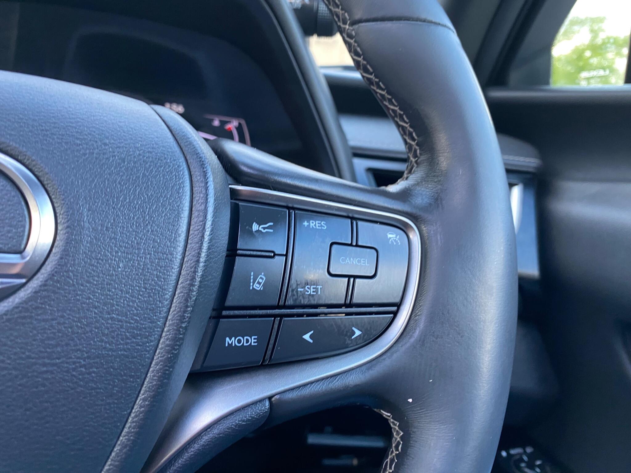 Lexus Ux view 29