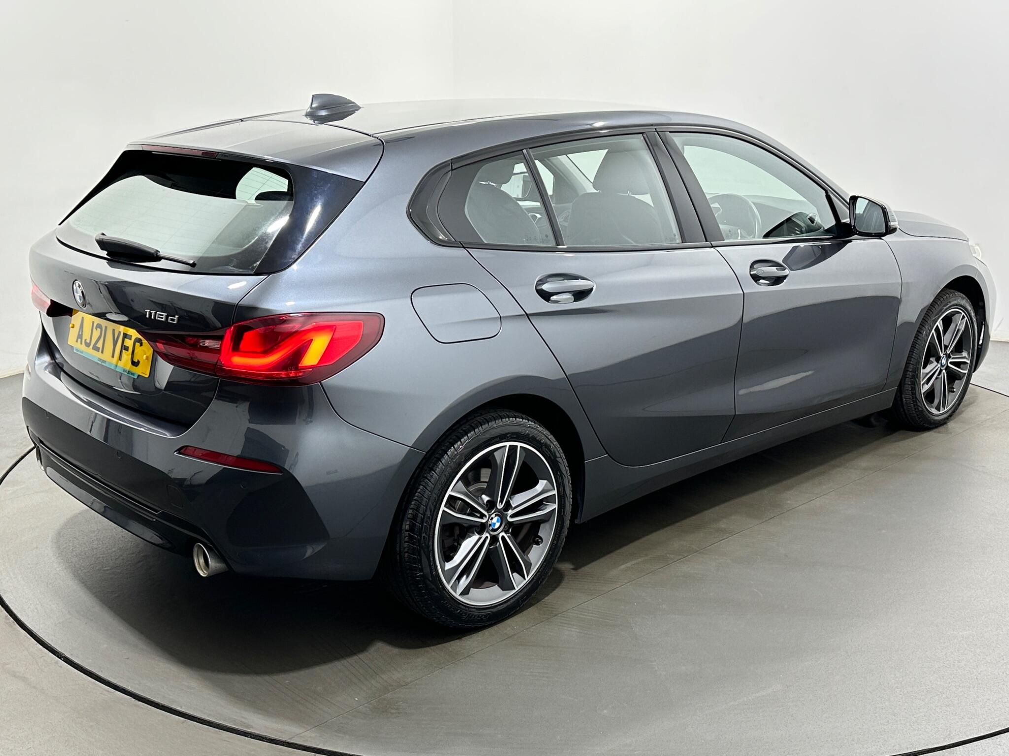 BMW 1 Series view 52