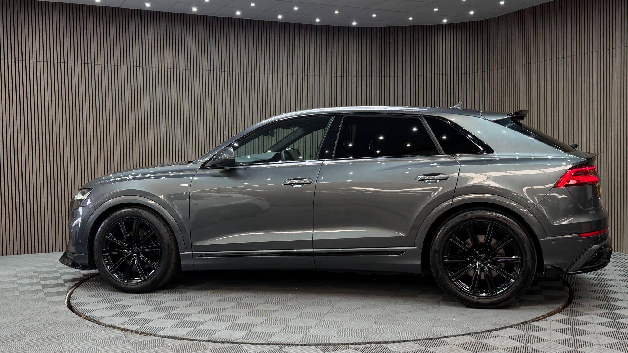Audi Q8 view 48