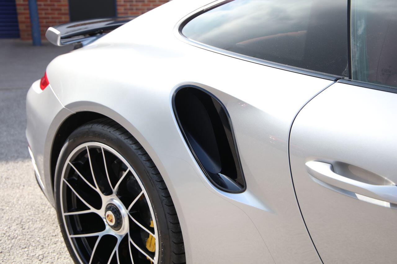 Porsche 911 view 21