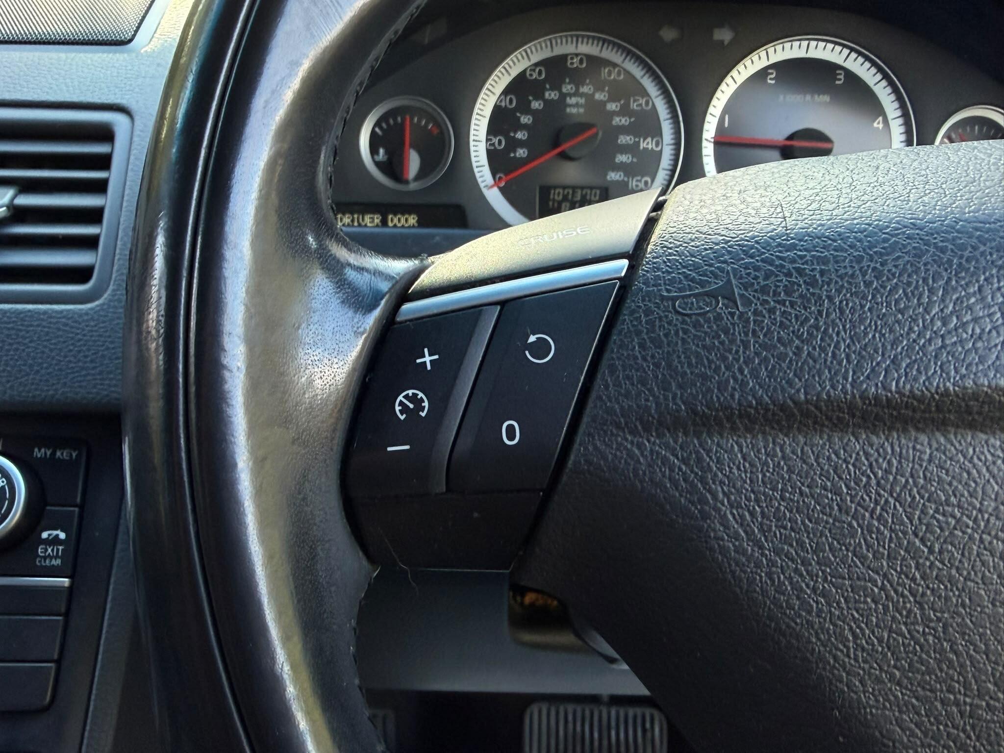 Volvo XC90 view 25