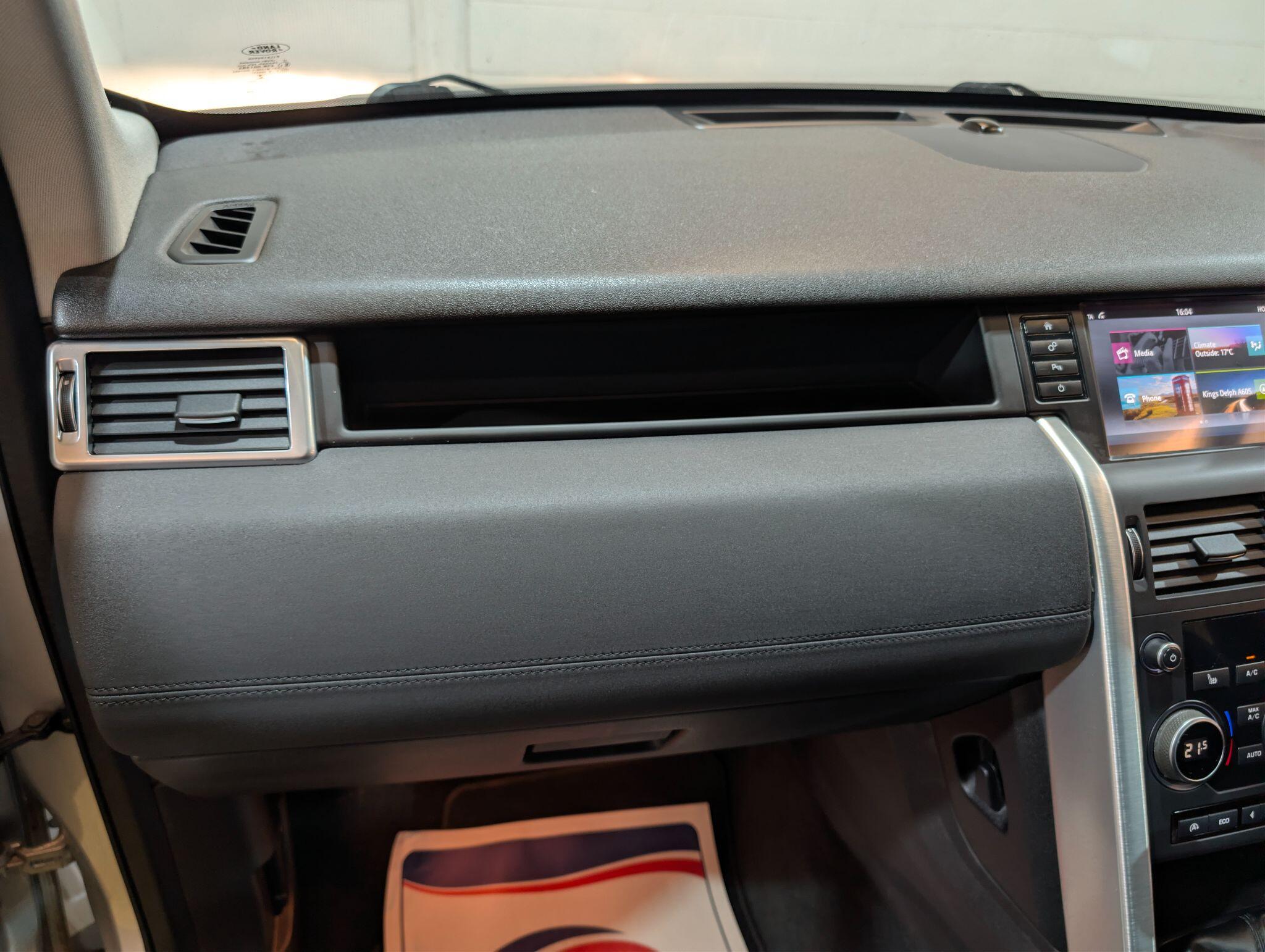 Land Rover Discovery Sport view 83